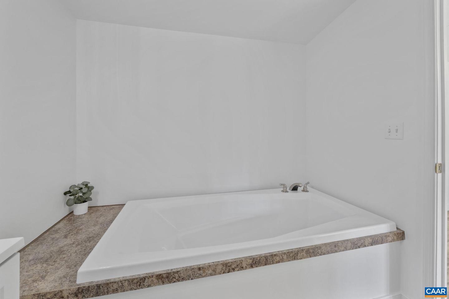 8038&8040 BLENHEIM RD, SCOTTSVILLE, Virginia 24590, 4 Bedrooms Bedrooms, ,2 BathroomsBathrooms,Residential,For sale,8038&8040 BLENHEIM RD,667508 MLS # 667508