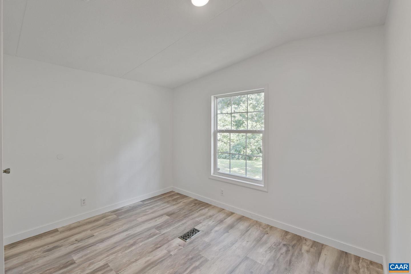 8038&8040 BLENHEIM RD, SCOTTSVILLE, Virginia 24590, 4 Bedrooms Bedrooms, ,2 BathroomsBathrooms,Residential,For sale,8038&8040 BLENHEIM RD,667508 MLS # 667508