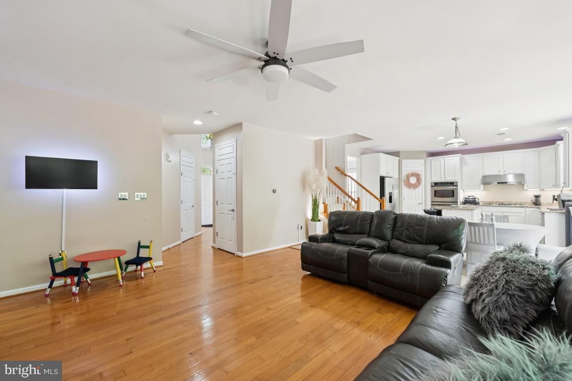 8411 WHITEHAVEN CT, LORTON, Virginia 22079, 6 Bedrooms Bedrooms, ,4 BathroomsBathrooms,Residential,For sale,8411 WHITEHAVEN CT,VAFX2244784 MLS # VAFX2244784
