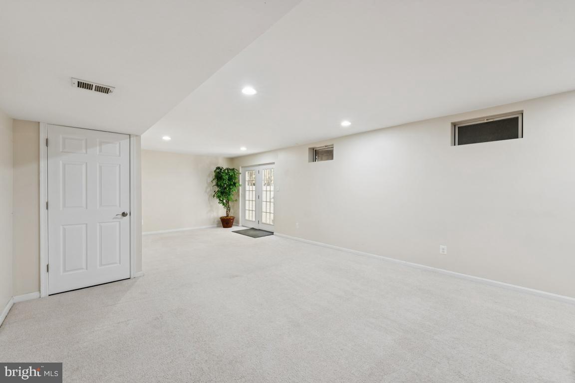 8411 WHITEHAVEN CT, LORTON, Virginia 22079, 6 Bedrooms Bedrooms, ,4 BathroomsBathrooms,Residential,For sale,8411 WHITEHAVEN CT,VAFX2244784 MLS # VAFX2244784