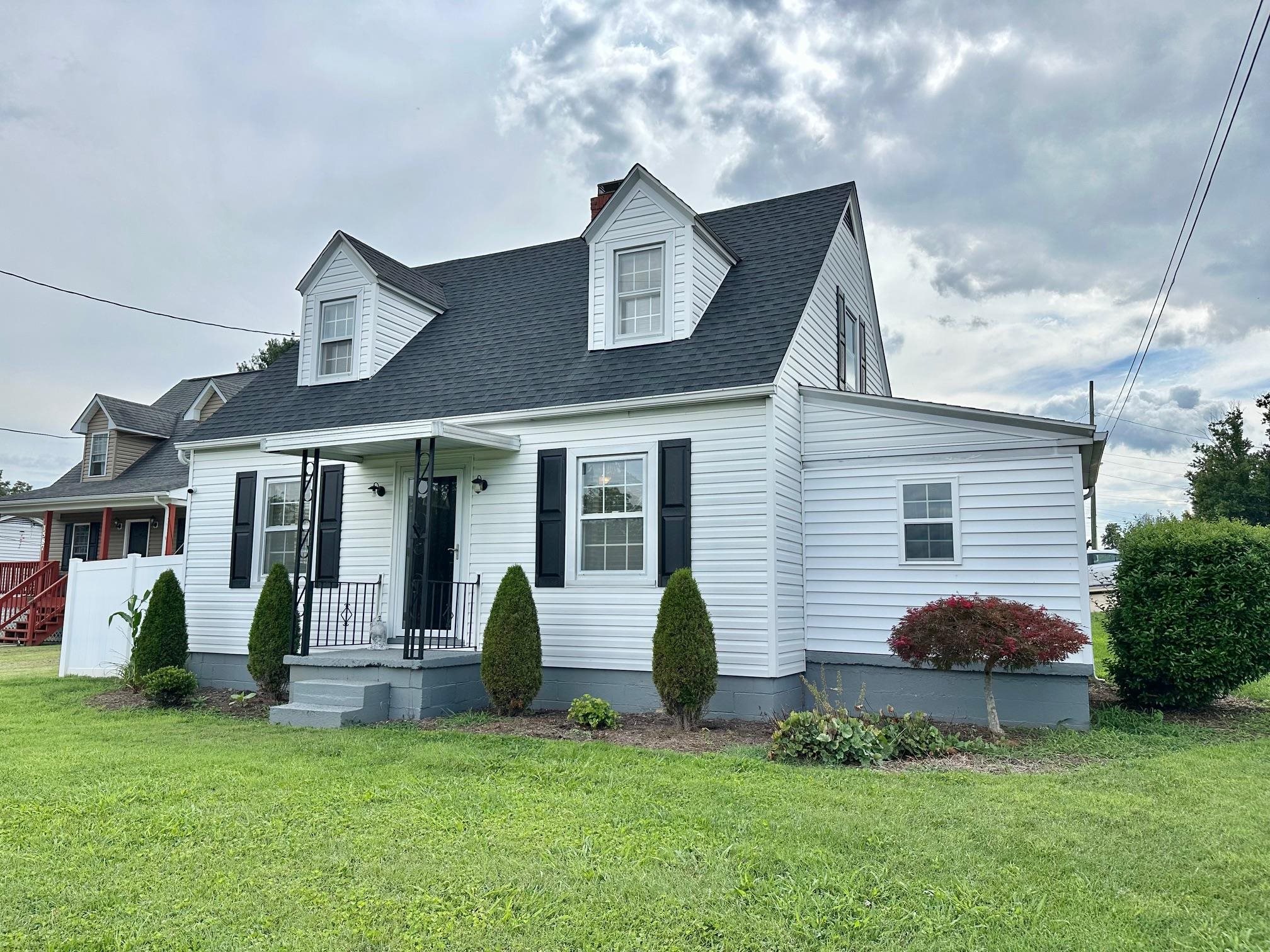 312 FRONTIER DR, STAUNTON, Virginia 24401, 3 Bedrooms Bedrooms, ,2 BathroomsBathrooms,Residential,cozy cape on a corner lot, 2 car garage, fenced ya,312 FRONTIER DR,667513 MLS # 667513