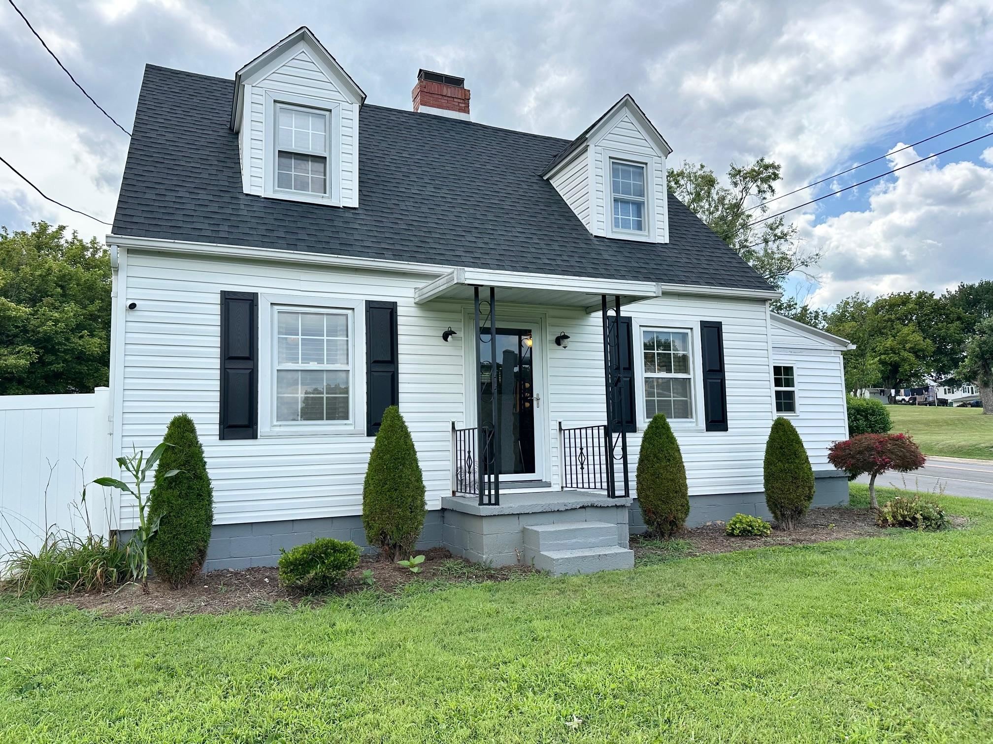 312 FRONTIER DR, STAUNTON, Virginia 24401, 3 Bedrooms Bedrooms, ,2 BathroomsBathrooms,Residential,cozy cape on a corner lot, 2 car garage, fenced ya,312 FRONTIER DR,667513 MLS # 667513