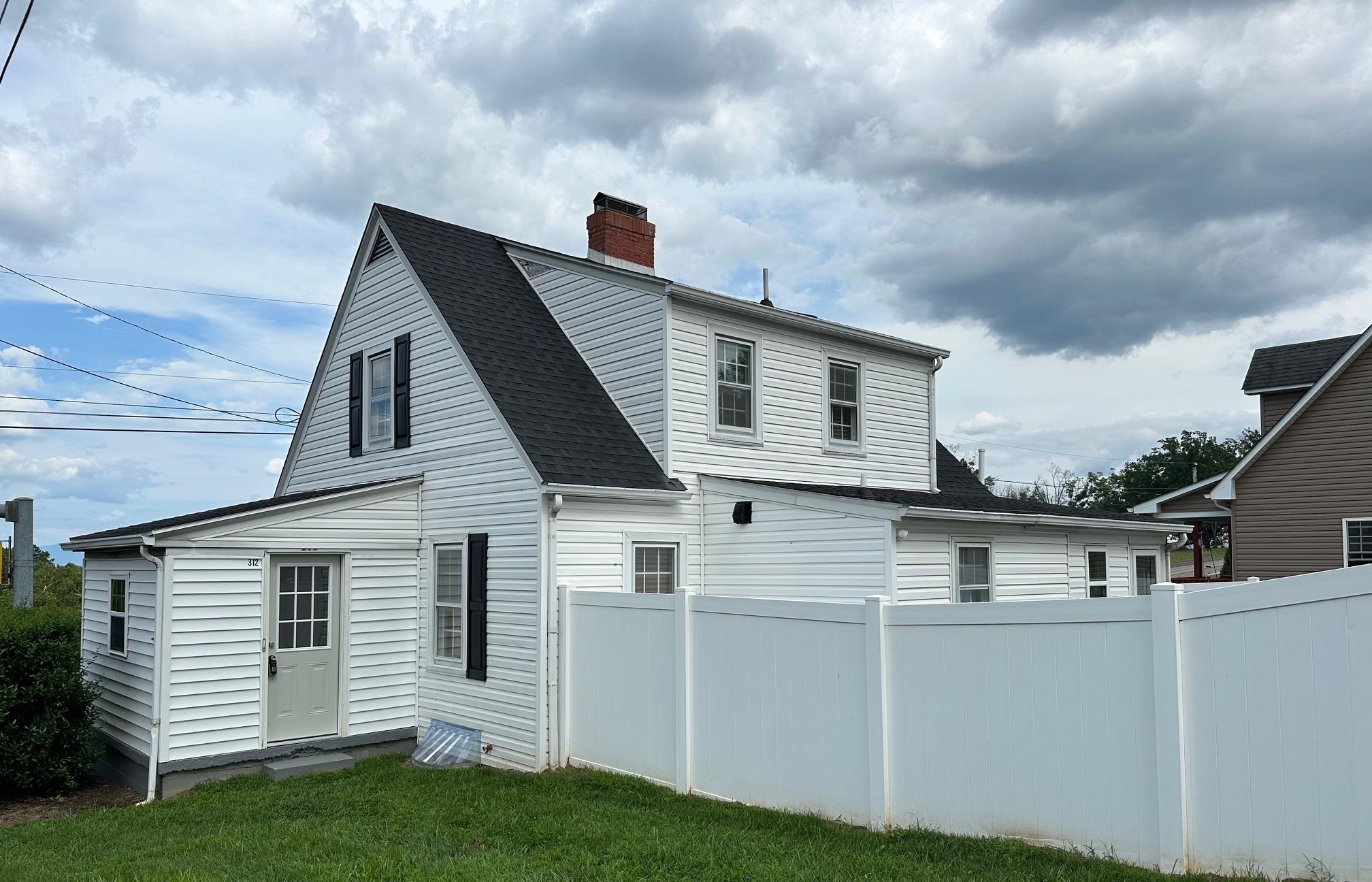 312 FRONTIER DR, STAUNTON, Virginia 24401, 3 Bedrooms Bedrooms, ,2 BathroomsBathrooms,Residential,cozy cape on a corner lot, 2 car garage, fenced ya,312 FRONTIER DR,667513 MLS # 667513