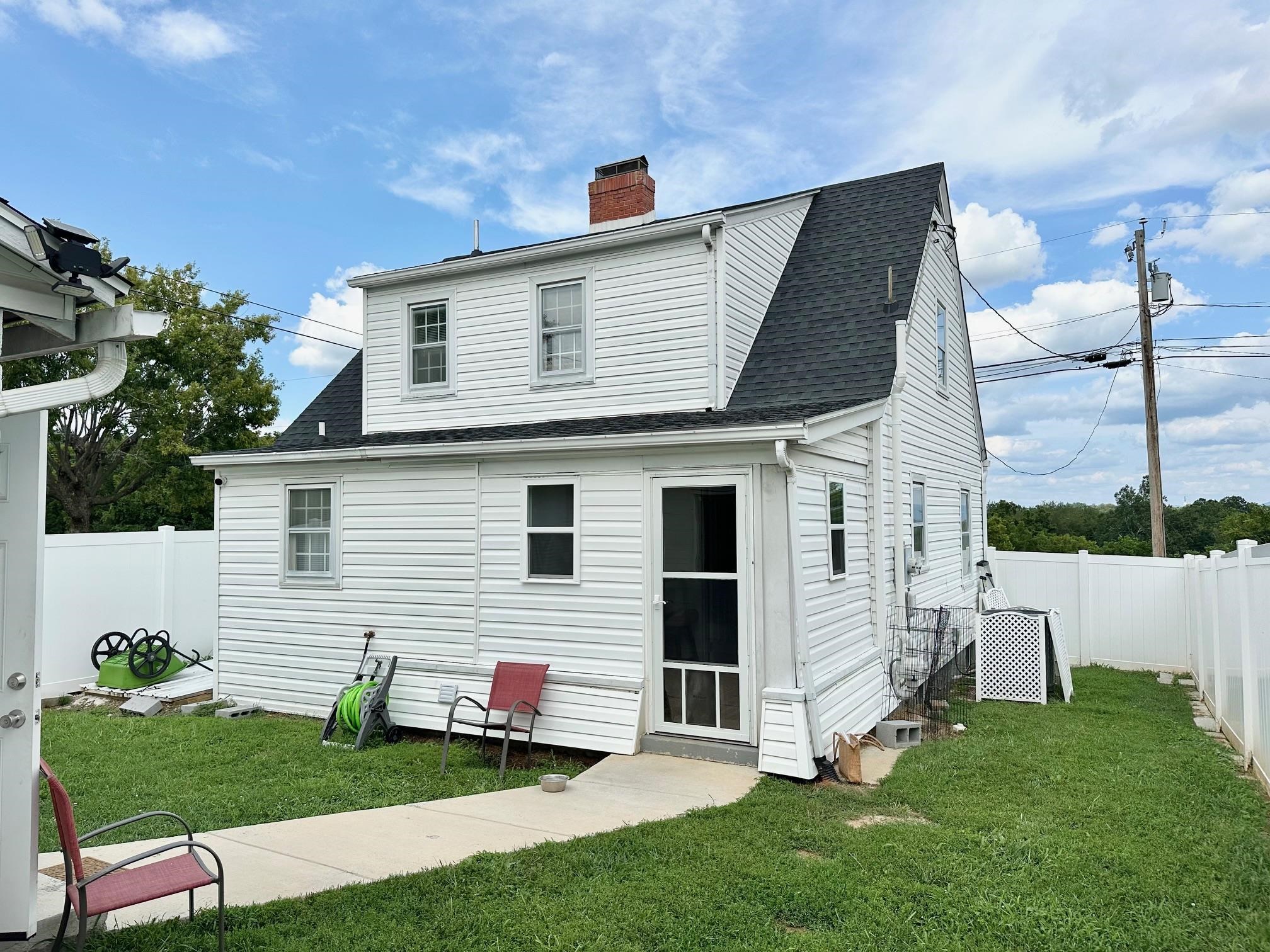 312 FRONTIER DR, STAUNTON, Virginia 24401, 3 Bedrooms Bedrooms, ,2 BathroomsBathrooms,Residential,cozy cape on a corner lot, 2 car garage, fenced ya,312 FRONTIER DR,667513 MLS # 667513