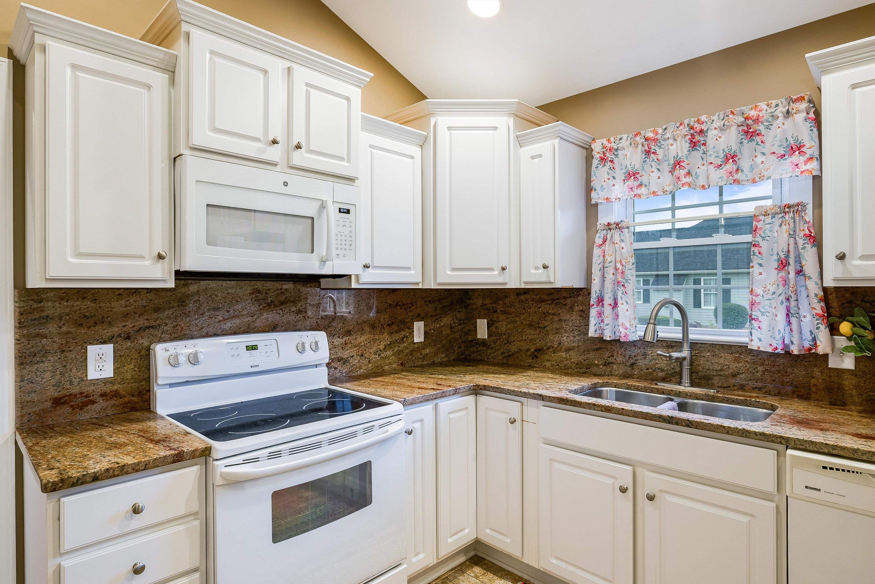 64 ROXBURY DR, FISHERSVILLE, Virginia 22939, 2 Bedrooms Bedrooms, ,2 BathroomsBathrooms,Residential,64 ROXBURY DR,667517 MLS # 667517