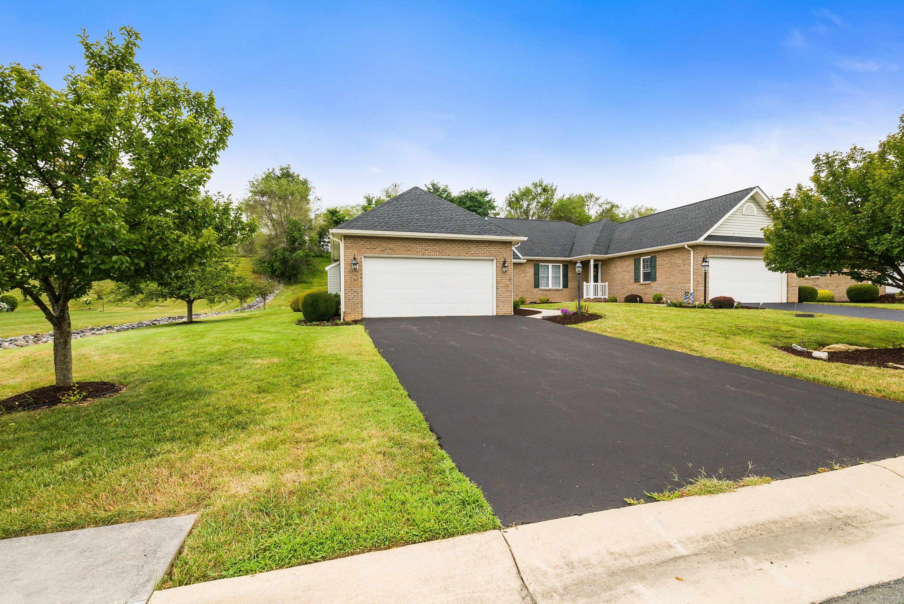 64 ROXBURY DR, FISHERSVILLE, Virginia 22939, 2 Bedrooms Bedrooms, ,2 BathroomsBathrooms,Residential,64 ROXBURY DR,667517 MLS # 667517