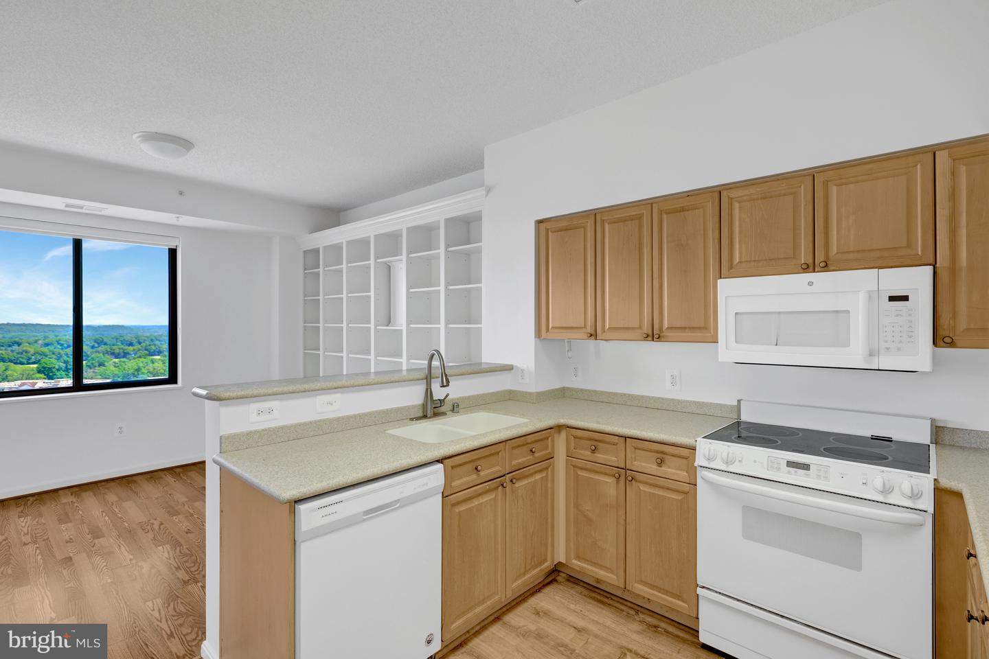 19375 CYPRESS RIDGE TER #1117, LEESBURG, Virginia 20176, 2 Bedrooms Bedrooms, ,2 BathroomsBathrooms,Residential,For sale,19375 CYPRESS RIDGE TER #1117,VALO2100202 MLS # VALO2100202