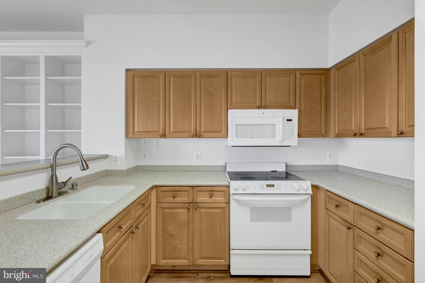19375 CYPRESS RIDGE TER #1117, LEESBURG, Virginia 20176, 2 Bedrooms Bedrooms, ,2 BathroomsBathrooms,Residential,For sale,19375 CYPRESS RIDGE TER #1117,VALO2100202 MLS # VALO2100202