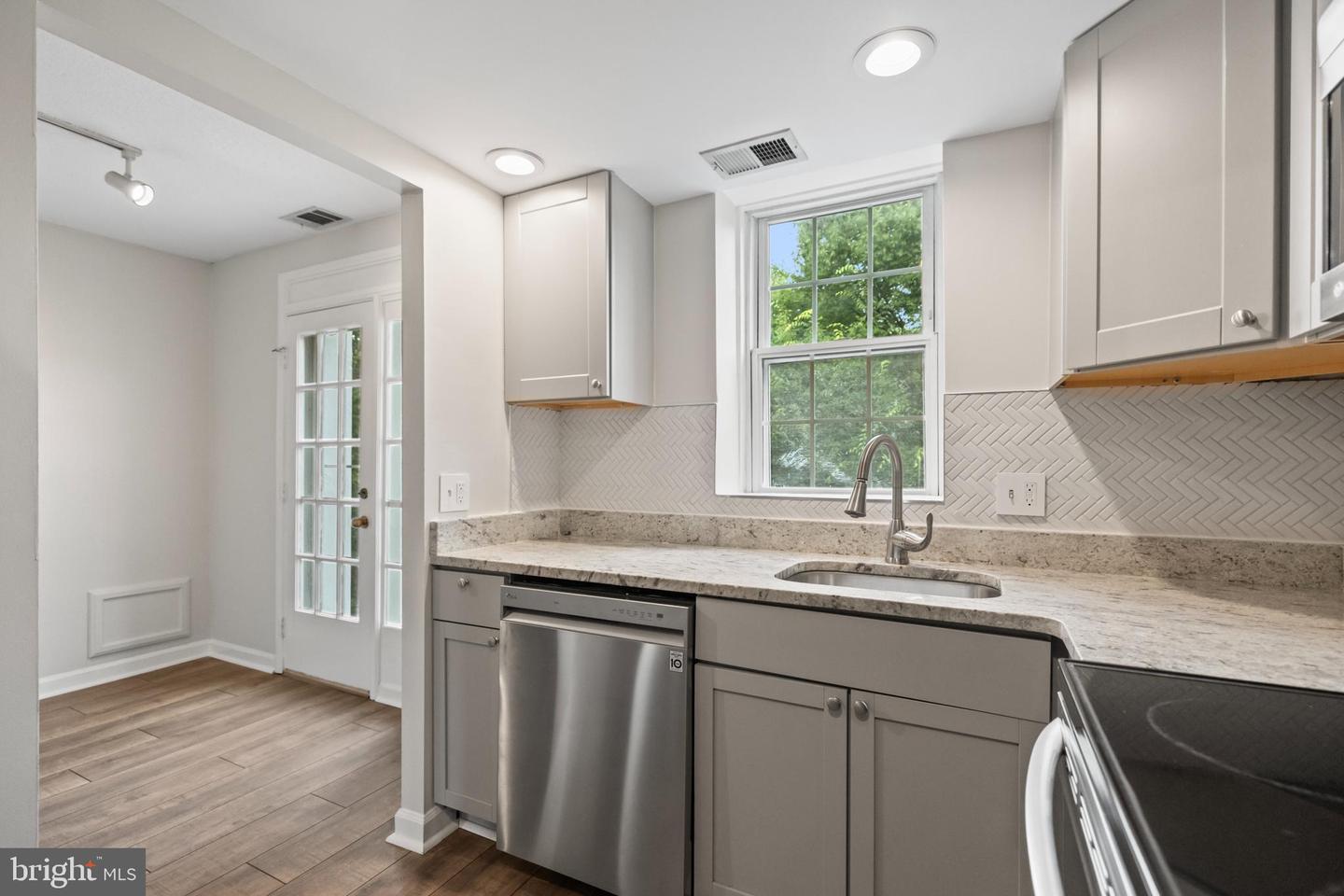 2950 S COLUMBUS ST #C1, ARLINGTON, Virginia 22206, 2 Bedrooms Bedrooms, ,1 BathroomBathrooms,Residential,For sale,2950 S COLUMBUS ST #C1,VAAX2046826 MLS # VAAX2046826