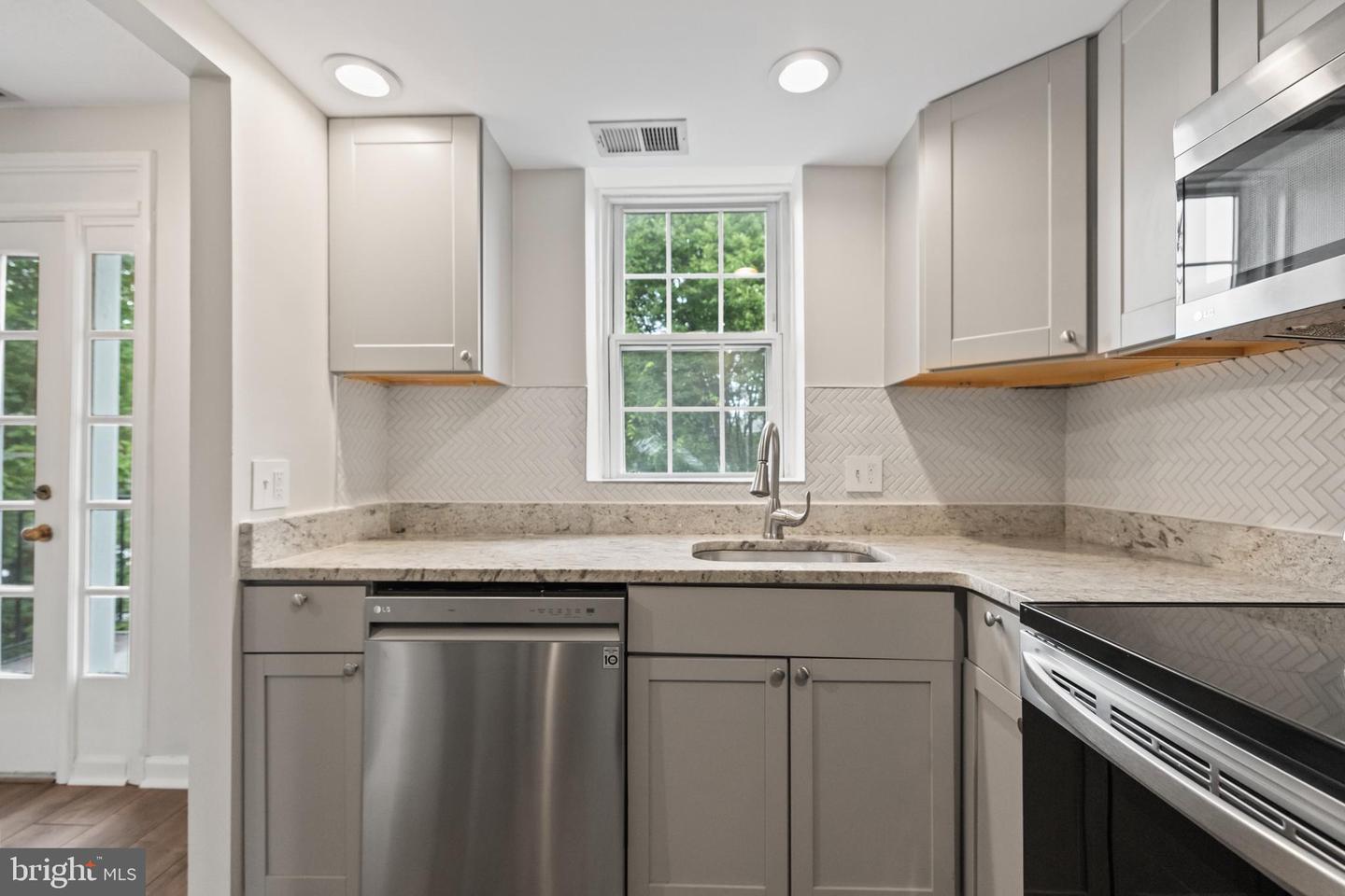 2950 S COLUMBUS ST #C1, ARLINGTON, Virginia 22206, 2 Bedrooms Bedrooms, ,1 BathroomBathrooms,Residential,For sale,2950 S COLUMBUS ST #C1,VAAX2046826 MLS # VAAX2046826