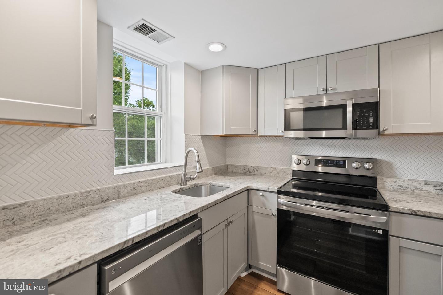 2950 S COLUMBUS ST #C1, ARLINGTON, Virginia 22206, 2 Bedrooms Bedrooms, ,1 BathroomBathrooms,Residential,For sale,2950 S COLUMBUS ST #C1,VAAX2046826 MLS # VAAX2046826