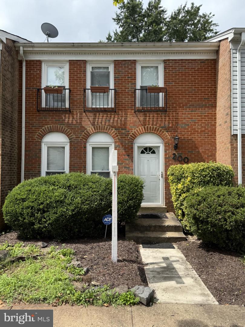 9200 LAURELWOOD CT, MANASSAS, Virginia 20110, 3 Bedrooms Bedrooms, ,2 BathroomsBathrooms,Residential,For sale,9200 LAURELWOOD CT,VAMN2008676 MLS # VAMN2008676