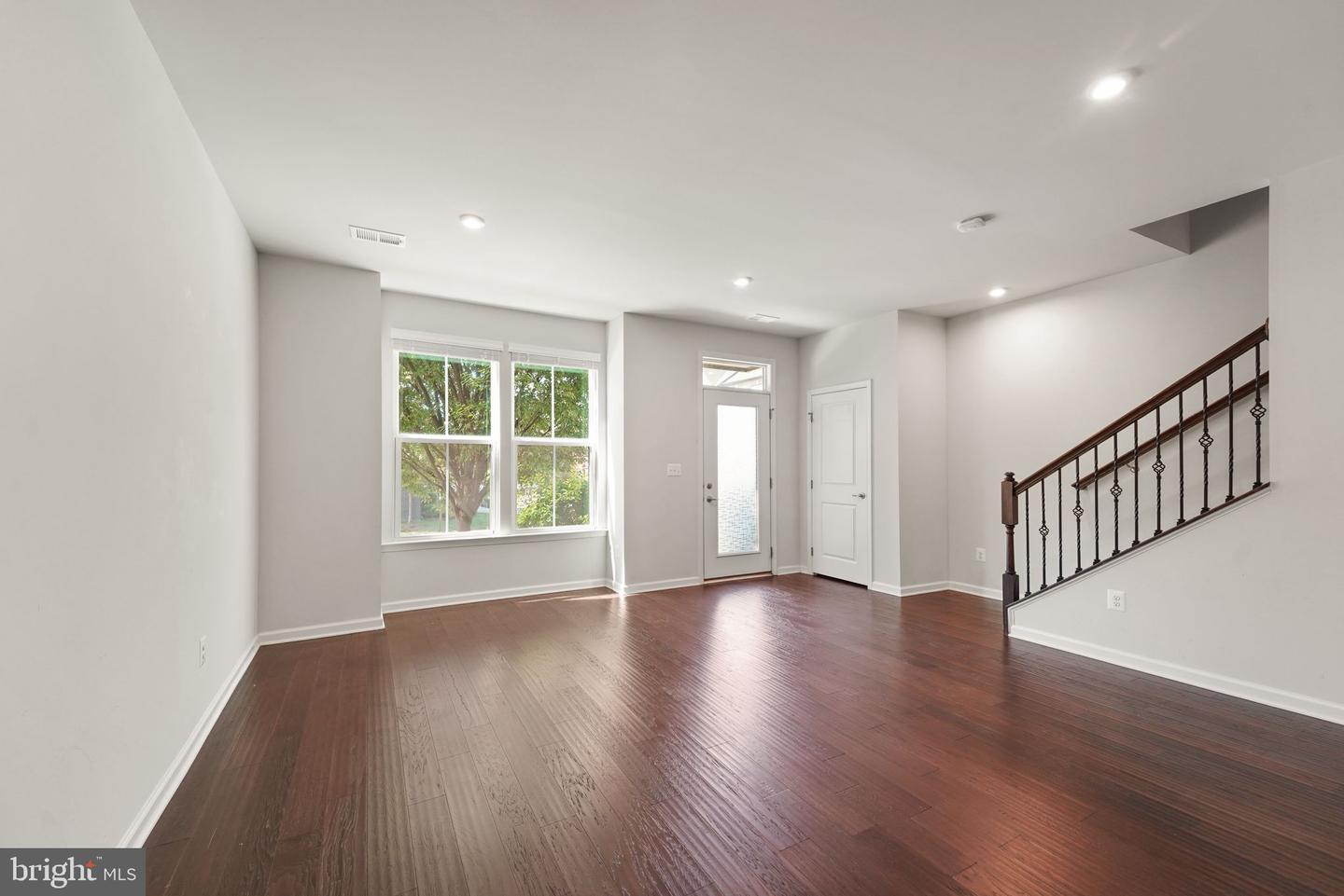 43400 APPLE ORCHARD SQ, ASHBURN, Virginia 20148, 3 Bedrooms Bedrooms, ,2 BathroomsBathrooms,Residential,For sale,43400 APPLE ORCHARD SQ,VALO2103494 MLS # VALO2103494