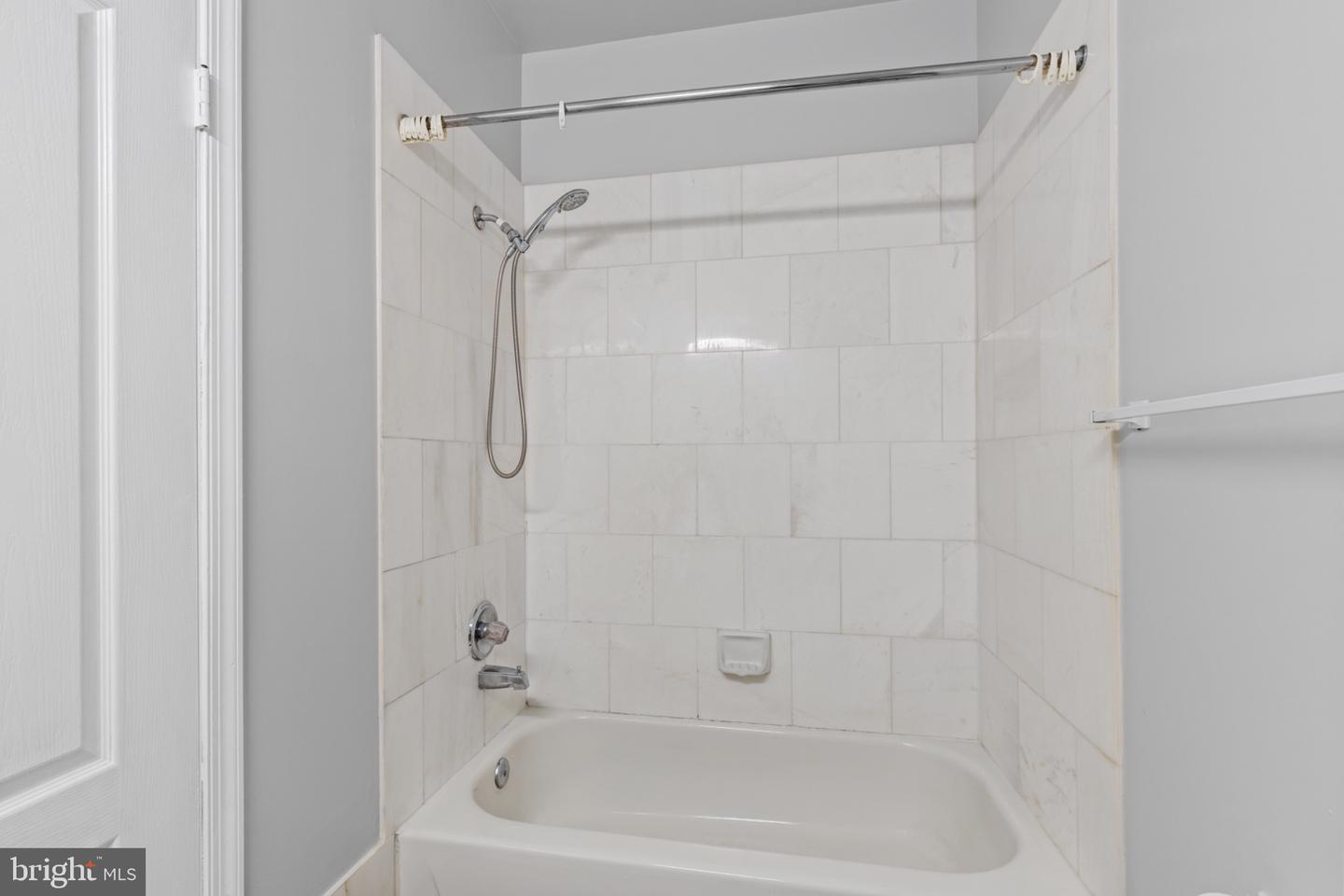 1211 S EADS ST #108, ARLINGTON, Virginia 22202, 1 Bedroom Bedrooms, 2 Rooms Rooms,1 BathroomBathrooms,Residential,For sale,1211 S EADS ST #108,VAAR2061640 MLS # VAAR2061640