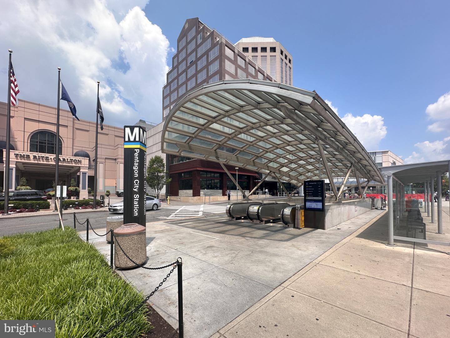1211 S EADS ST #108, ARLINGTON, Virginia 22202, 1 Bedroom Bedrooms, 2 Rooms Rooms,1 BathroomBathrooms,Residential,For sale,1211 S EADS ST #108,VAAR2061640 MLS # VAAR2061640