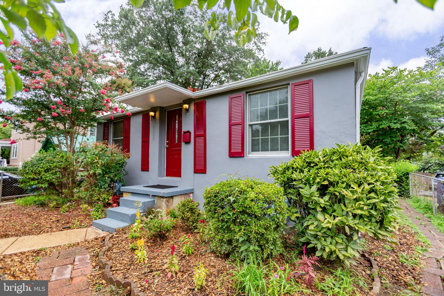 4309 WASHINGTON BLVD, ARLINGTON, Virginia 22201, 3 Bedrooms Bedrooms, 5 Rooms Rooms,2 BathroomsBathrooms,Residential,For sale,4309 WASHINGTON BLVD,VAAR2061888 MLS # VAAR2061888