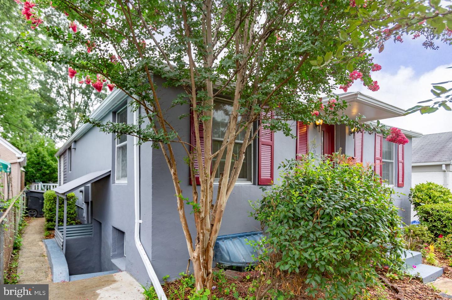 4309 WASHINGTON BLVD, ARLINGTON, Virginia 22201, 3 Bedrooms Bedrooms, 5 Rooms Rooms,2 BathroomsBathrooms,Residential,For sale,4309 WASHINGTON BLVD,VAAR2061888 MLS # VAAR2061888