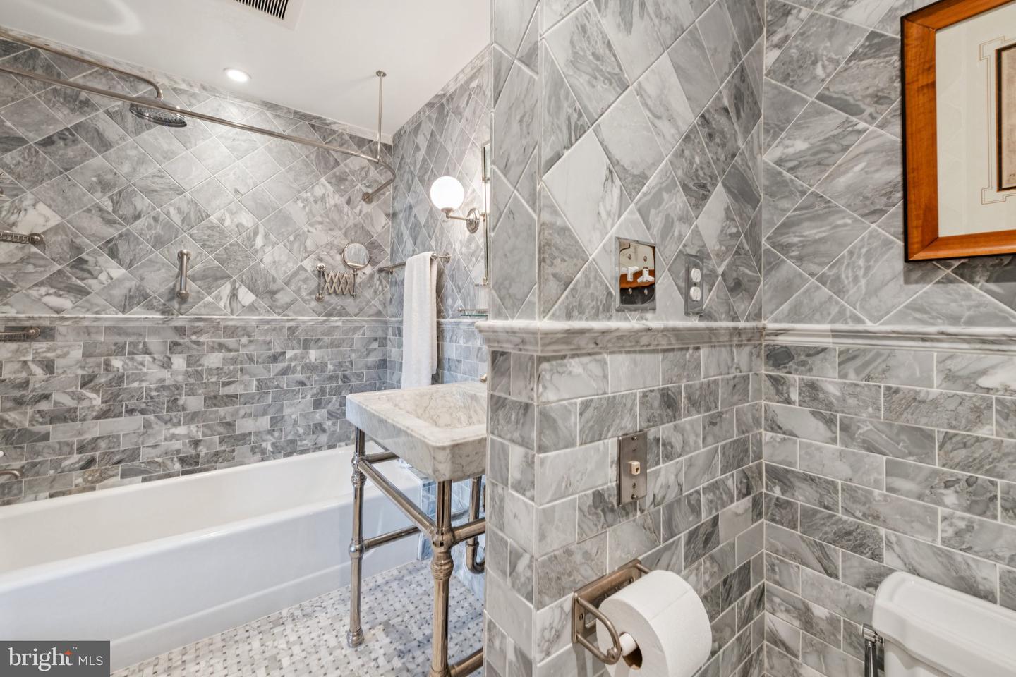 1026 16TH ST NW #801, WASHINGTON, District Of Columbia 20036, 2 Bedrooms Bedrooms, ,2 BathroomsBathrooms,Residential,For sale,1026 16TH ST NW #801,DCDC2213890 MLS # DCDC2213890