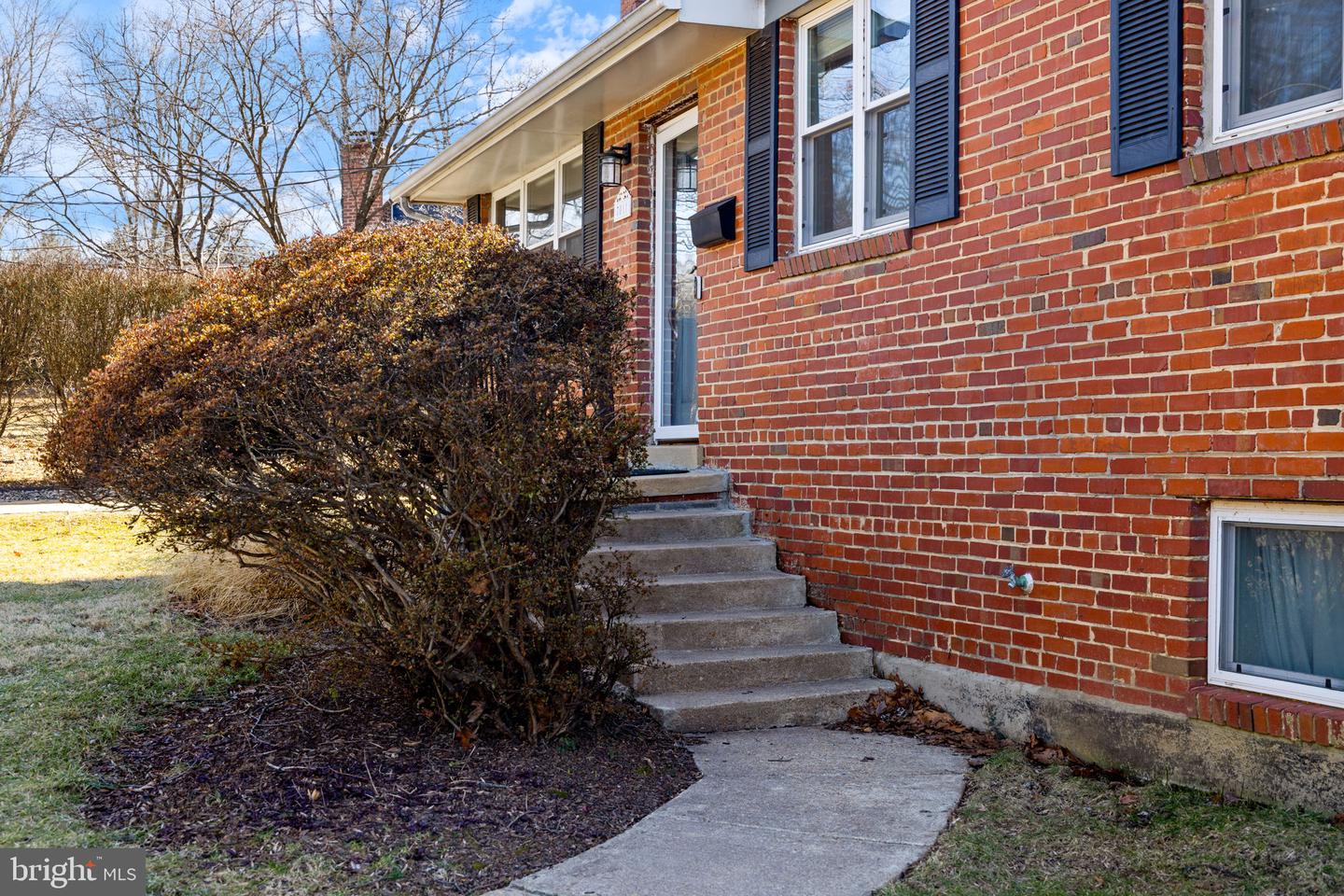 7011 MURRAY LN, ANNANDALE, Virginia 22003, 3 Bedrooms Bedrooms, ,2 BathroomsBathrooms,Residential,For sale,7011 MURRAY LN,VAFX2259688 MLS # VAFX2259688