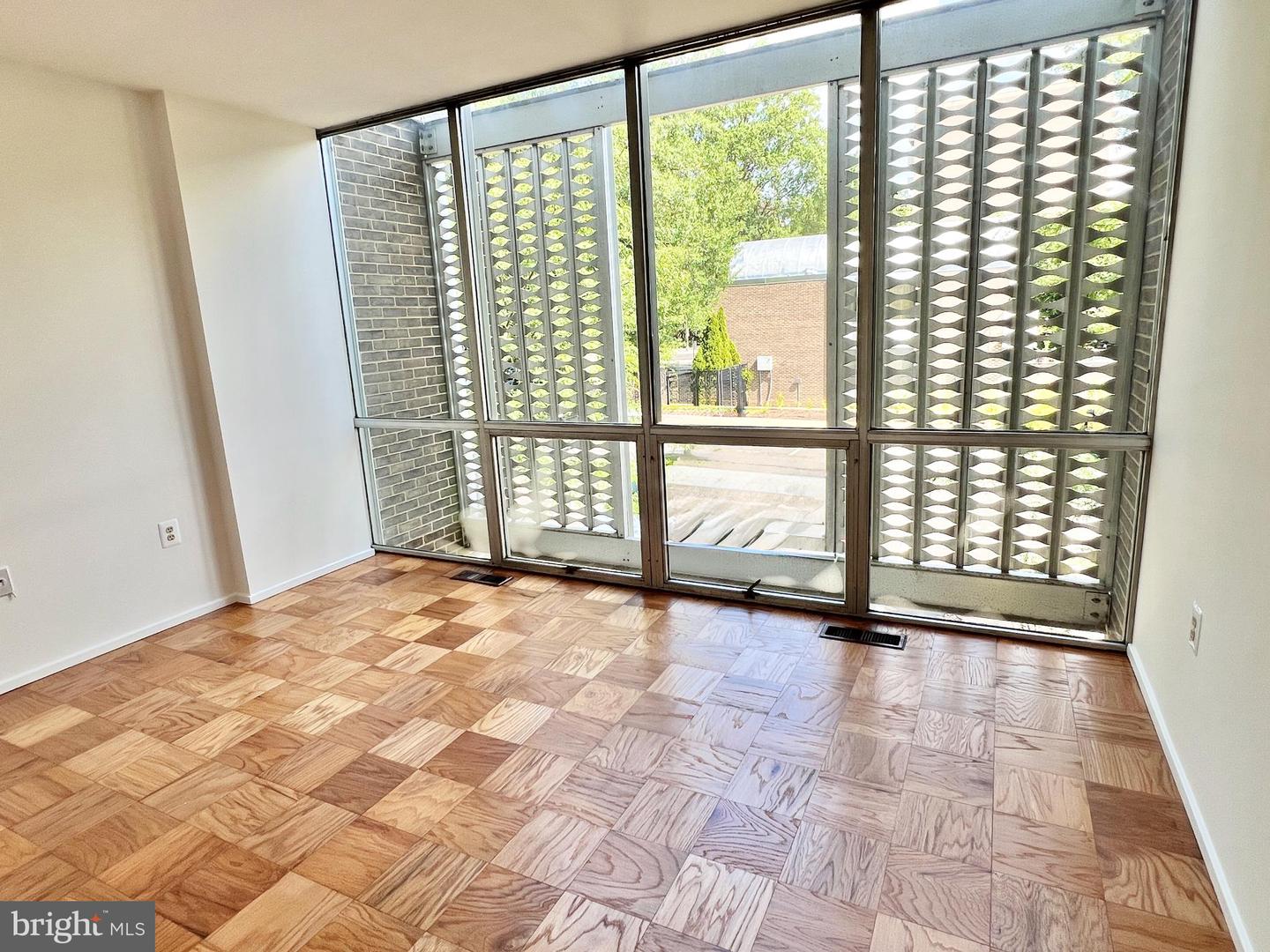 1352 4TH ST SW, WASHINGTON, District Of Columbia 20024, 4 Bedrooms Bedrooms, ,2 BathroomsBathrooms,Residential,For sale,1352 4TH ST SW,DCDC2190970 MLS # DCDC2190970