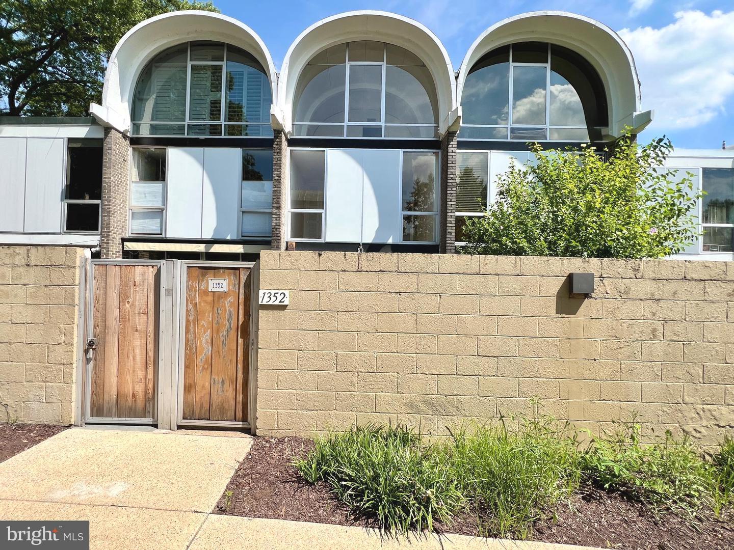 1352 4TH ST SW, WASHINGTON, District Of Columbia 20024, 4 Bedrooms Bedrooms, ,2 BathroomsBathrooms,Residential,For sale,1352 4TH ST SW,DCDC2190970 MLS # DCDC2190970