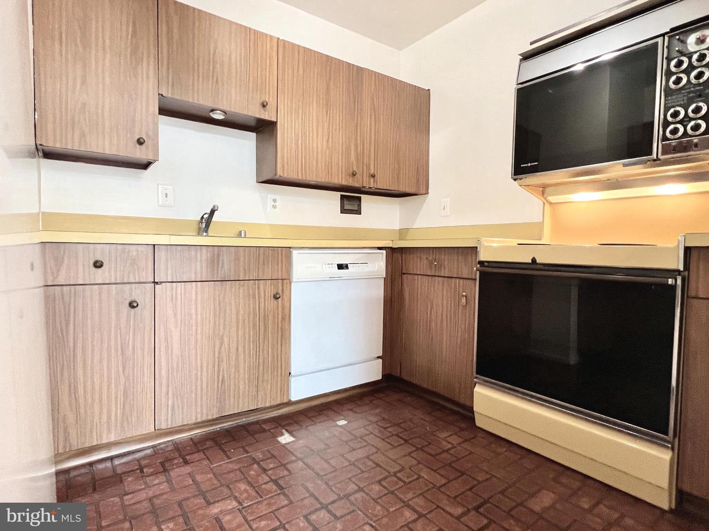 1352 4TH ST SW, WASHINGTON, District Of Columbia 20024, 4 Bedrooms Bedrooms, ,2 BathroomsBathrooms,Residential,For sale,1352 4TH ST SW,DCDC2190970 MLS # DCDC2190970
