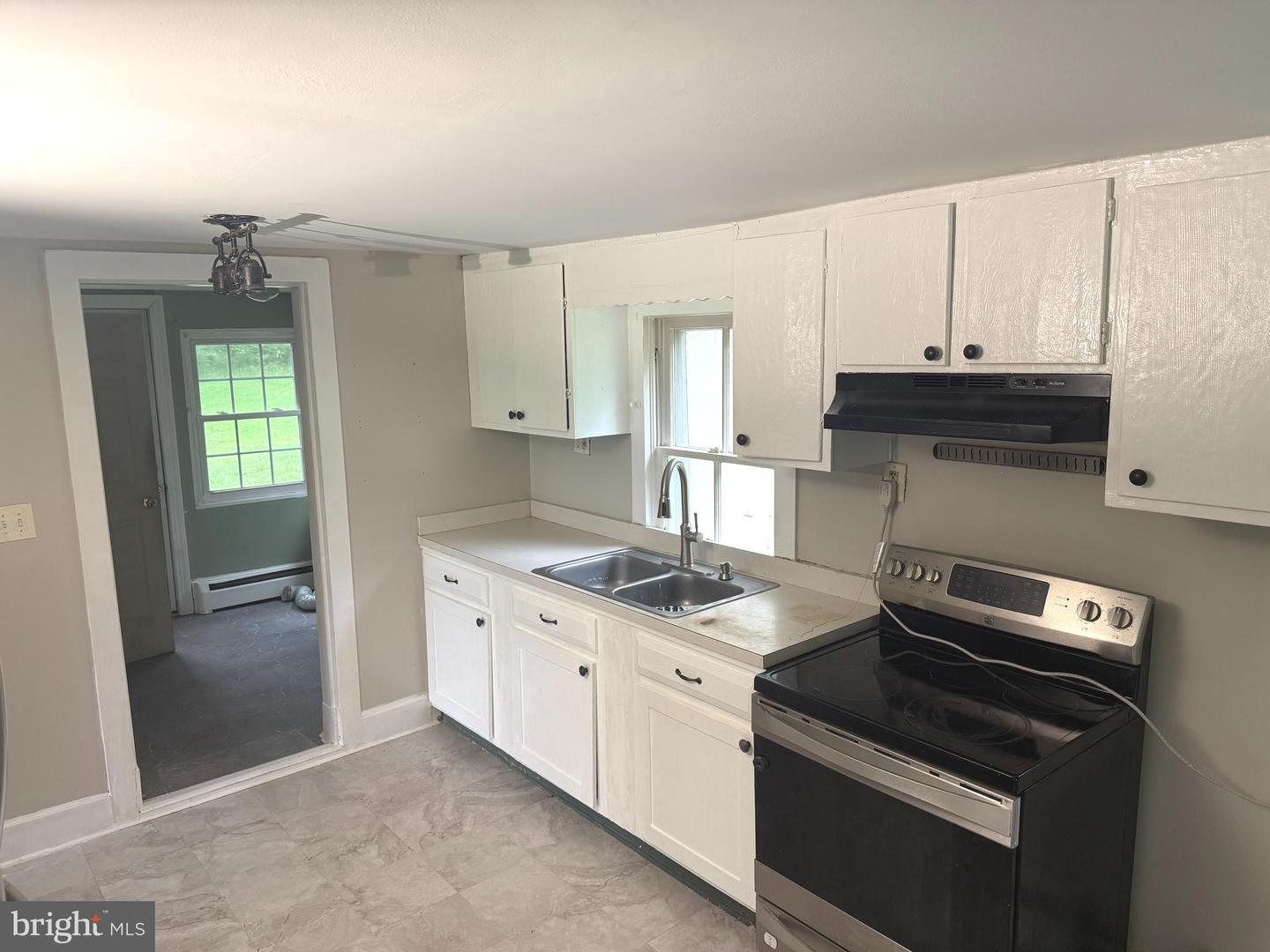 8272 GREENWICH RD, CATLETT, Virginia 20119, 3 Bedrooms Bedrooms, ,1 BathroomBathrooms,Residential,For sale,8272 GREENWICH RD,VAFQ2016996 MLS # VAFQ2016996