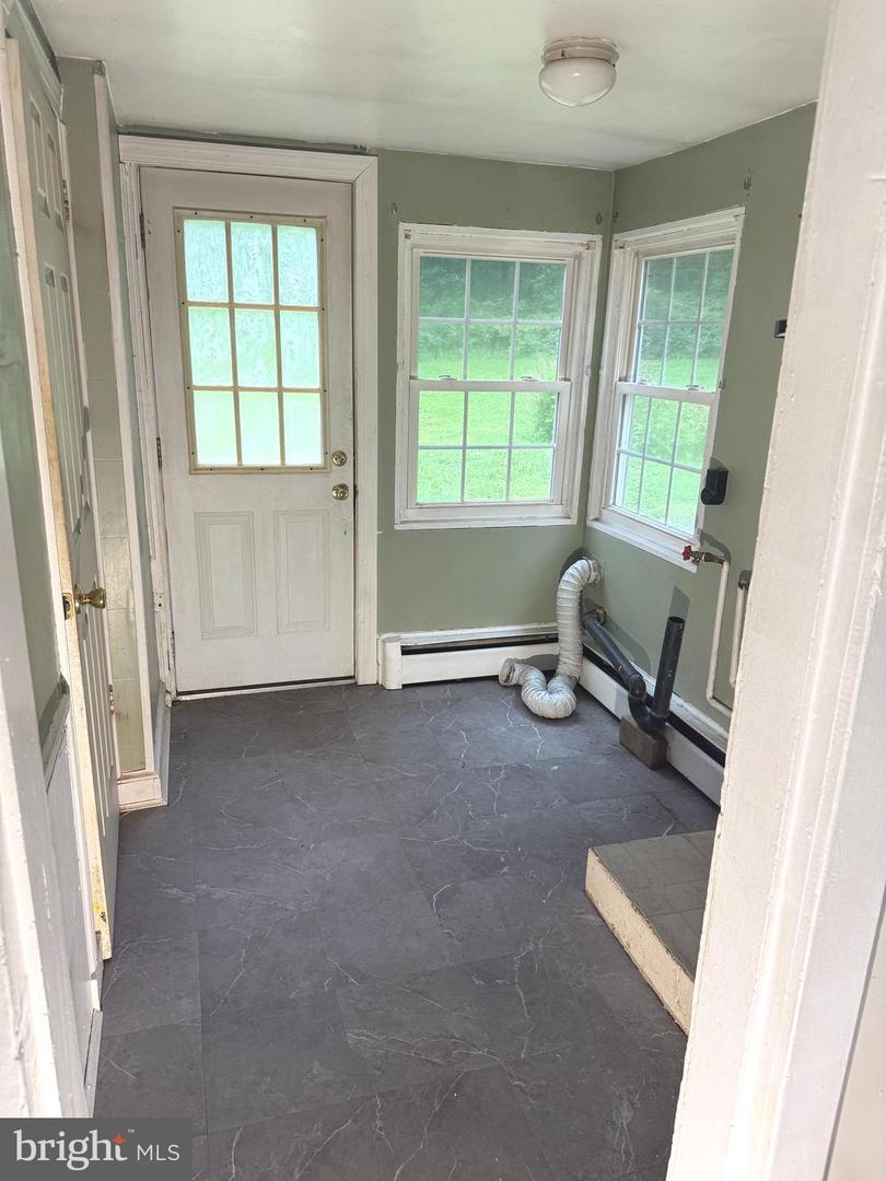 8272 GREENWICH RD, CATLETT, Virginia 20119, 3 Bedrooms Bedrooms, ,1 BathroomBathrooms,Residential,For sale,8272 GREENWICH RD,VAFQ2016996 MLS # VAFQ2016996