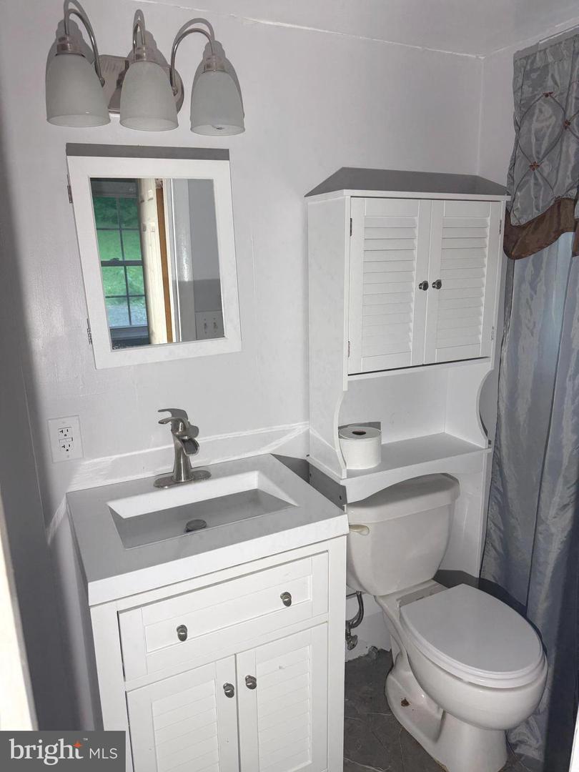 8272 GREENWICH RD, CATLETT, Virginia 20119, 3 Bedrooms Bedrooms, ,1 BathroomBathrooms,Residential,For sale,8272 GREENWICH RD,VAFQ2016996 MLS # VAFQ2016996