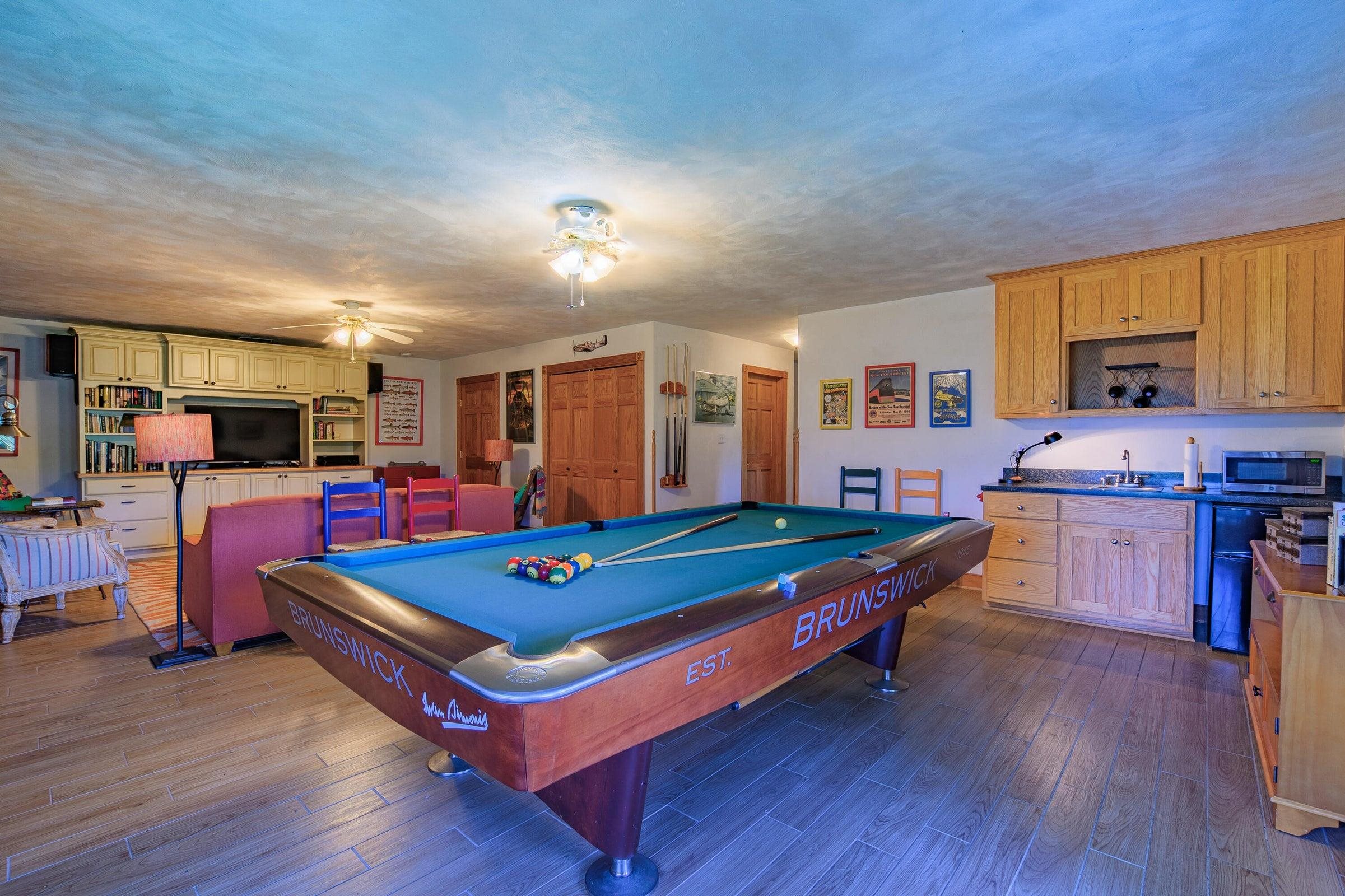 Perfect recreation space!! Could be a basement apartment.
