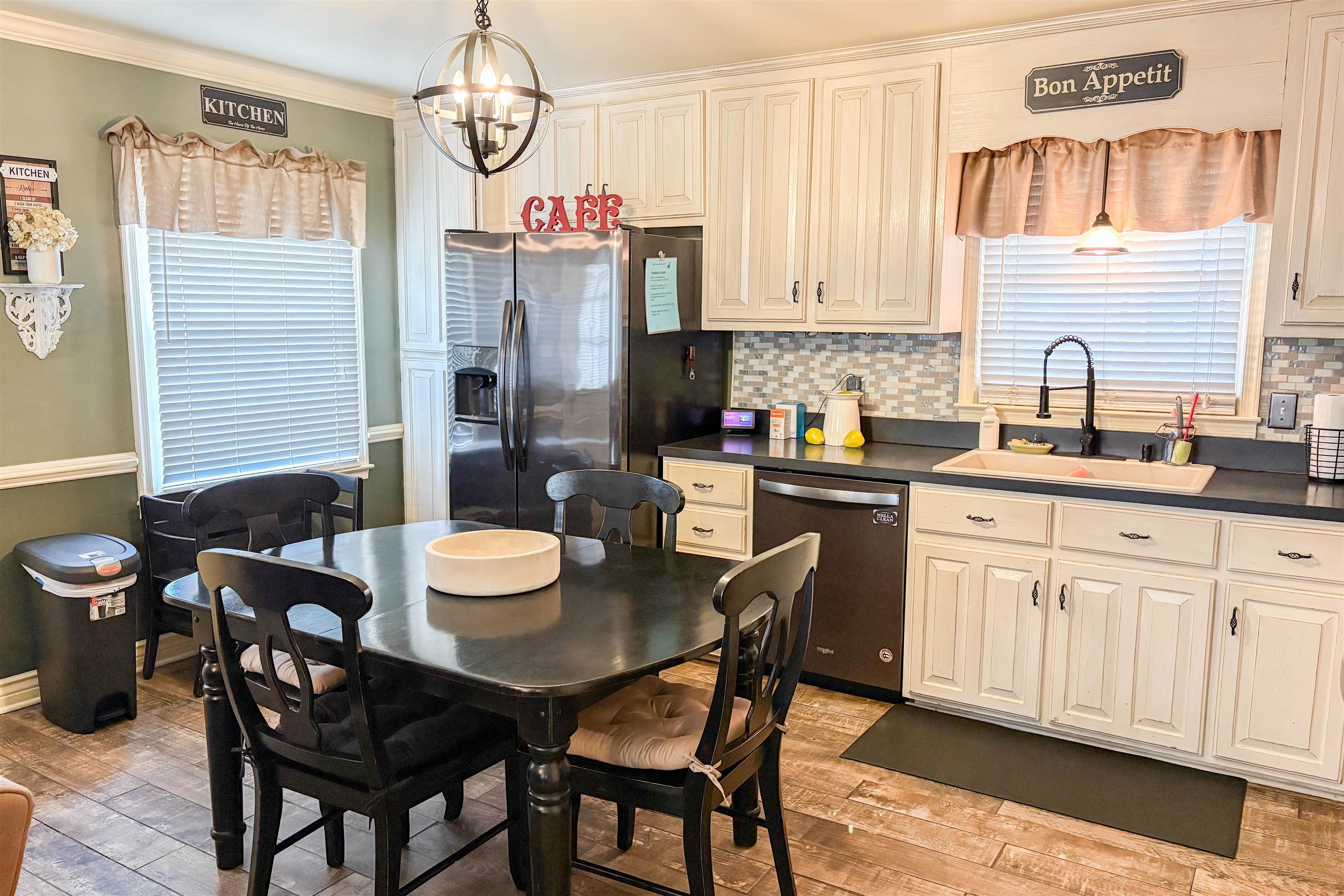 1816 FIRST ST, STAUNTON, Virginia 24401, 3 Bedrooms Bedrooms, ,2 BathroomsBathrooms,Residential,1816 FIRST ST,667540 MLS # 667540
