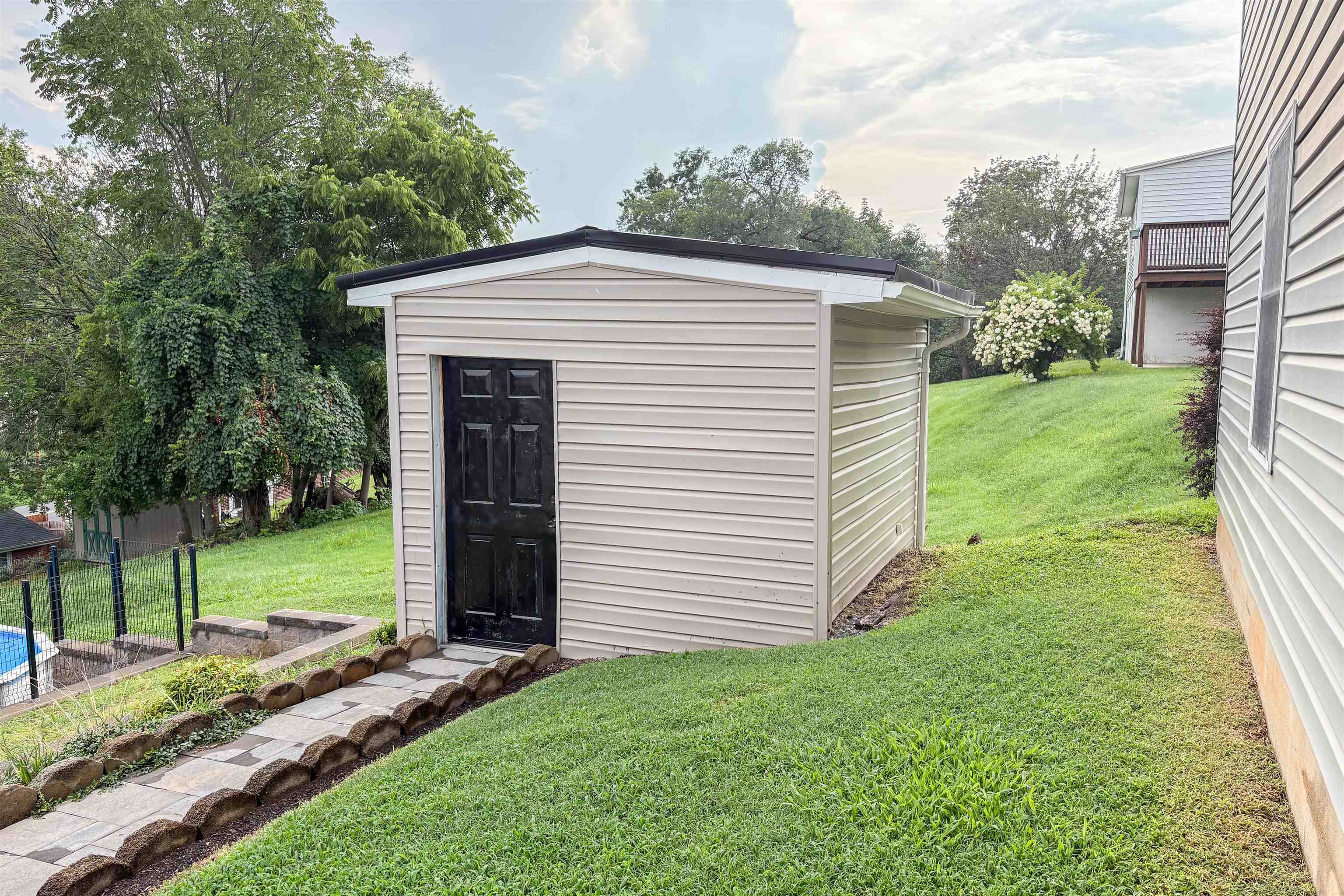 1816 FIRST ST, STAUNTON, Virginia 24401, 3 Bedrooms Bedrooms, ,2 BathroomsBathrooms,Residential,1816 FIRST ST,667540 MLS # 667540