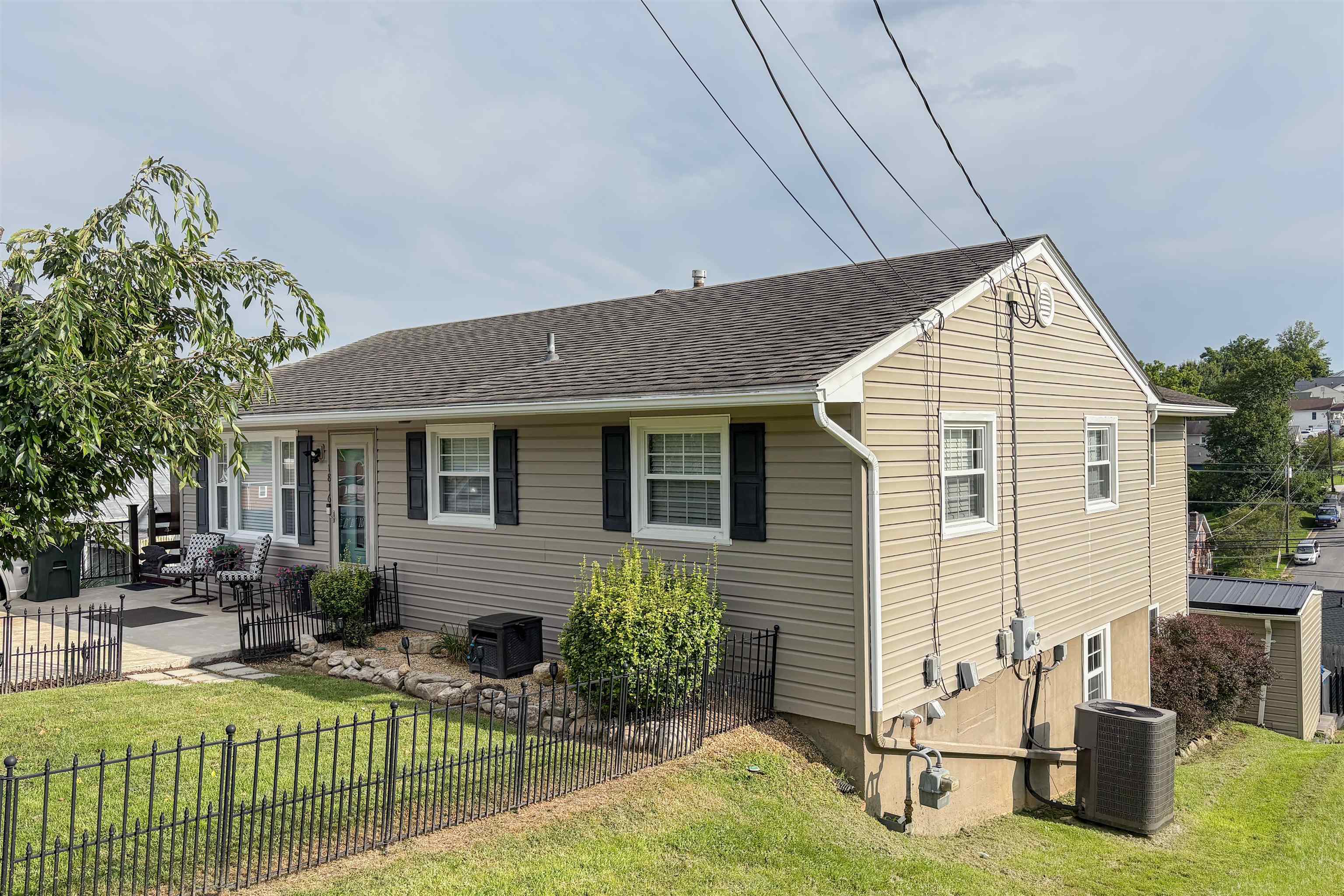 1816 FIRST ST, STAUNTON, Virginia 24401, 3 Bedrooms Bedrooms, ,2 BathroomsBathrooms,Residential,1816 FIRST ST,667540 MLS # 667540