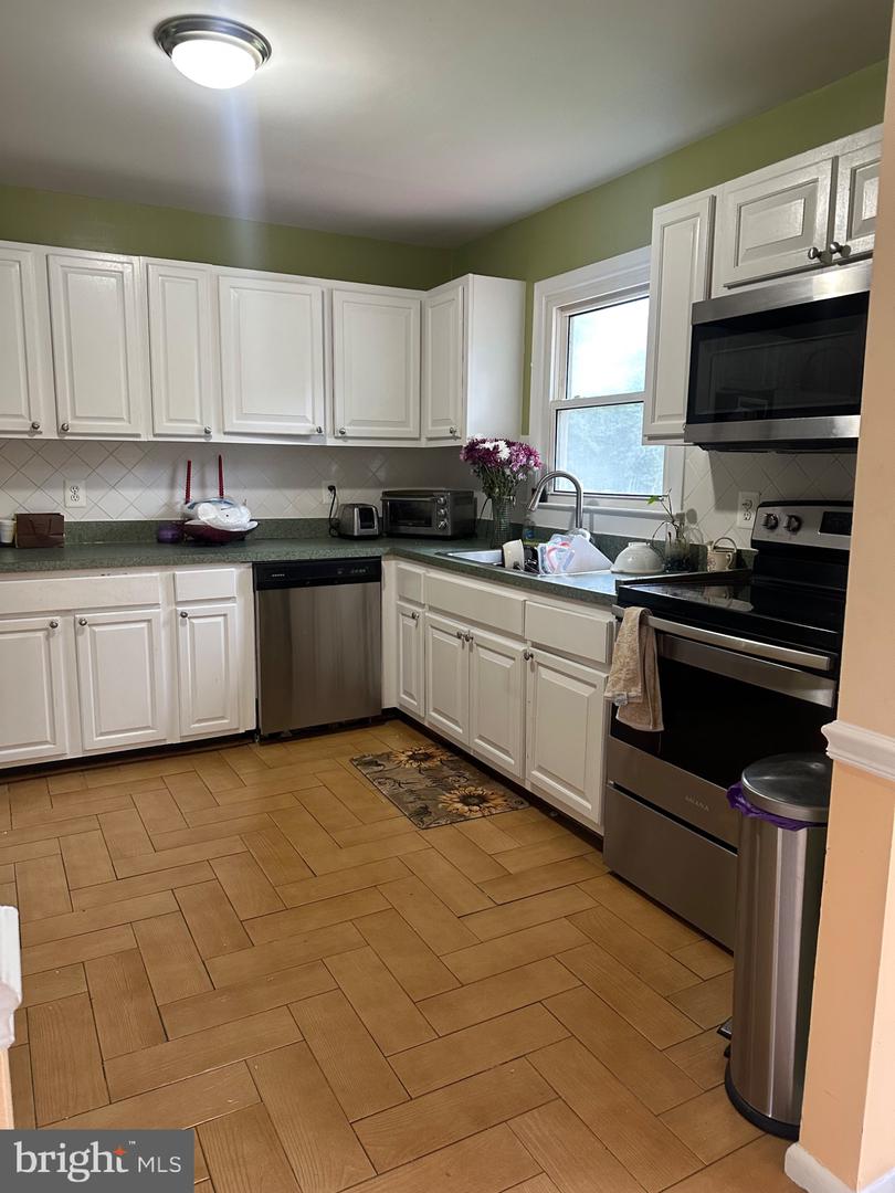 111 AUSTIN DR, STAFFORD, Virginia 22556, 4 Bedrooms Bedrooms, 6 Rooms Rooms,2 BathroomsBathrooms,Residential,For sale,111 AUSTIN DR,VAST2040446 MLS # VAST2040446