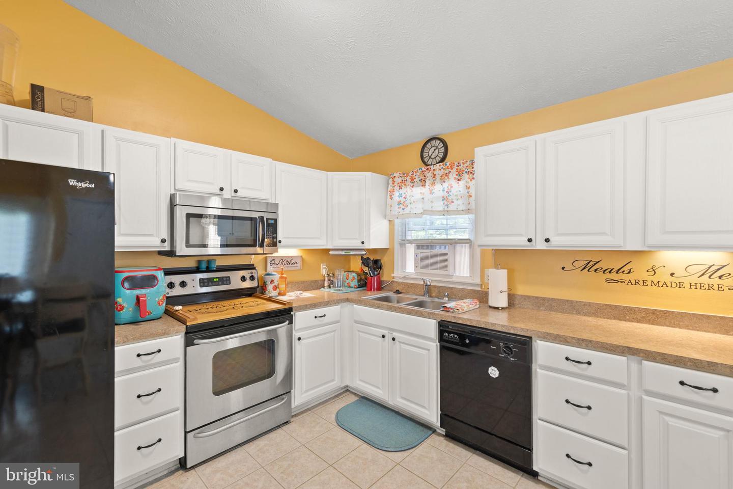119 SUMMER LAKE DR, STEPHENS CITY, Virginia 22655, 3 Bedrooms Bedrooms, ,2 BathroomsBathrooms,Residential,For sale,119 SUMMER LAKE DR,VAFV2035234 MLS # VAFV2035234