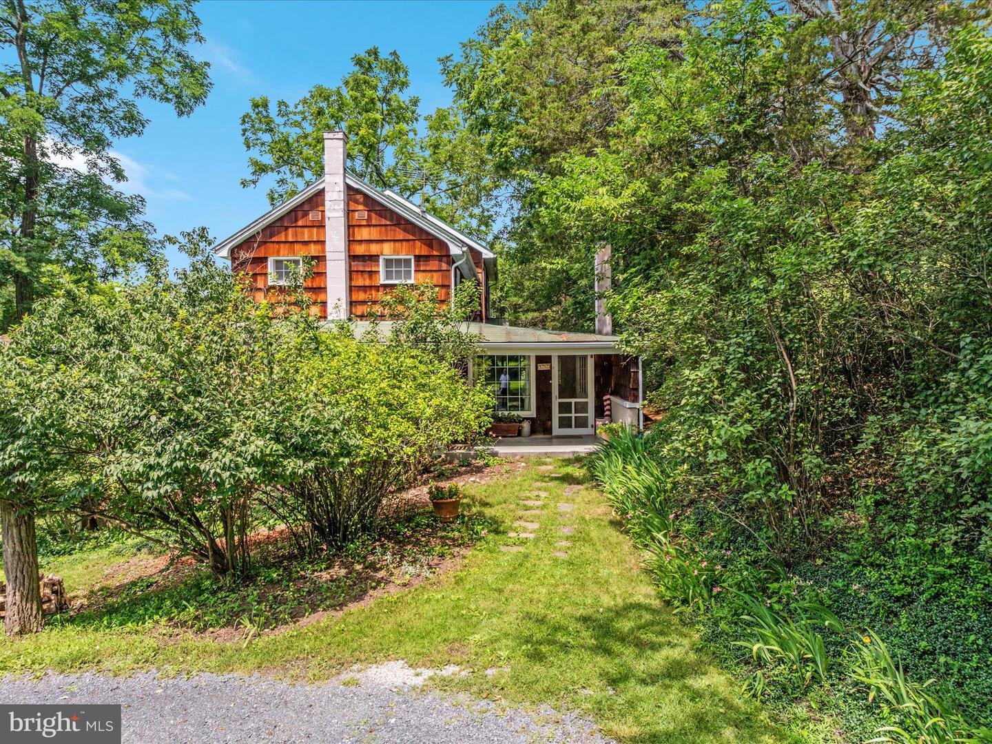 2335 SAINT DAVIDS CHURCH RD, FORT VALLEY, Virginia 22652, 2 Bedrooms Bedrooms, 9 Rooms Rooms,2 BathroomsBathrooms,Residential,For sale,2335 SAINT DAVIDS CHURCH RD,VASH2011992 MLS # VASH2011992