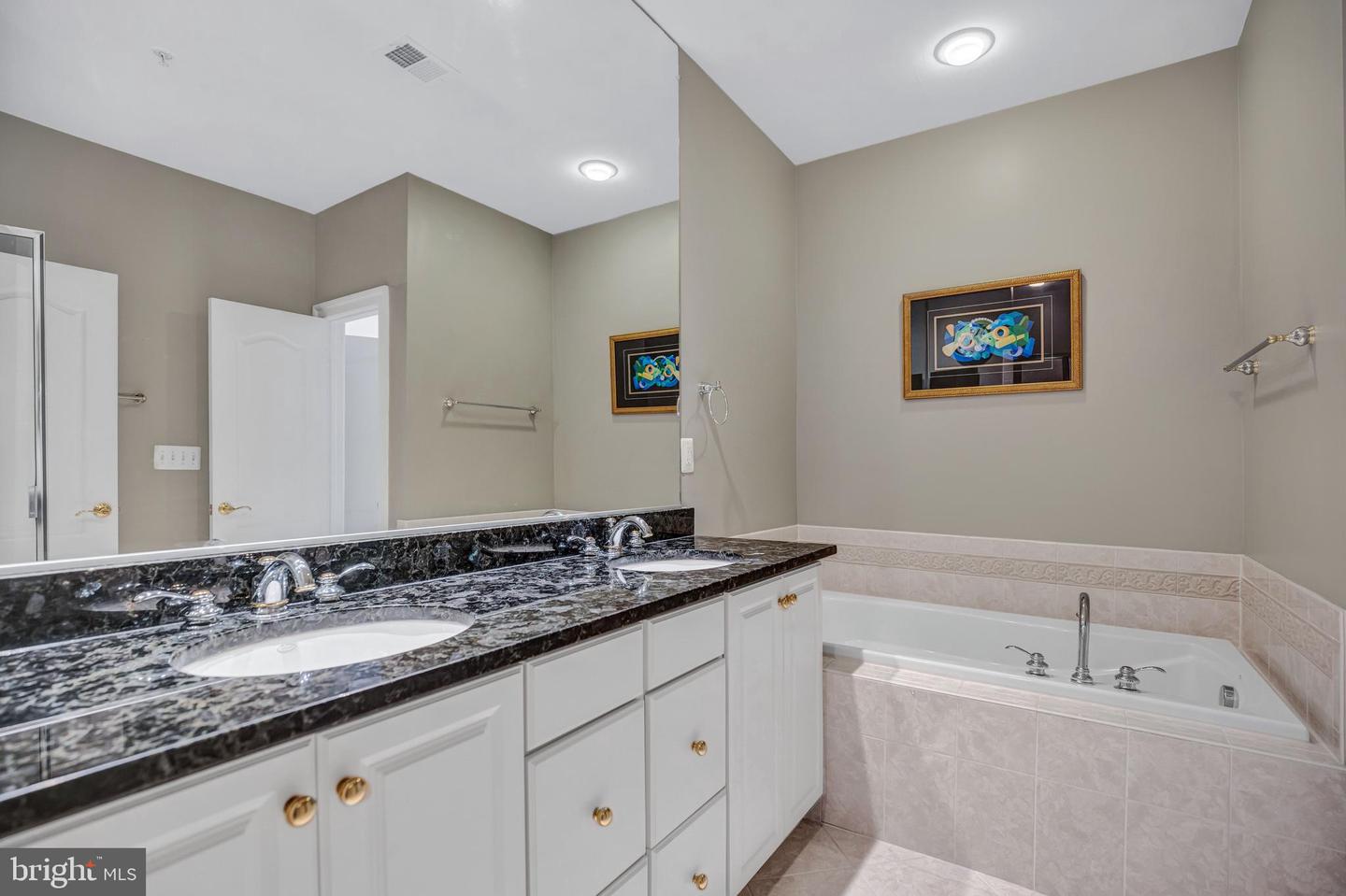 708 DAY LN, ALEXANDRIA, Virginia 22314, 4 Bedrooms Bedrooms, ,3 BathroomsBathrooms,Residential,For sale,708 DAY LN,VAAX2047708 MLS # VAAX2047708