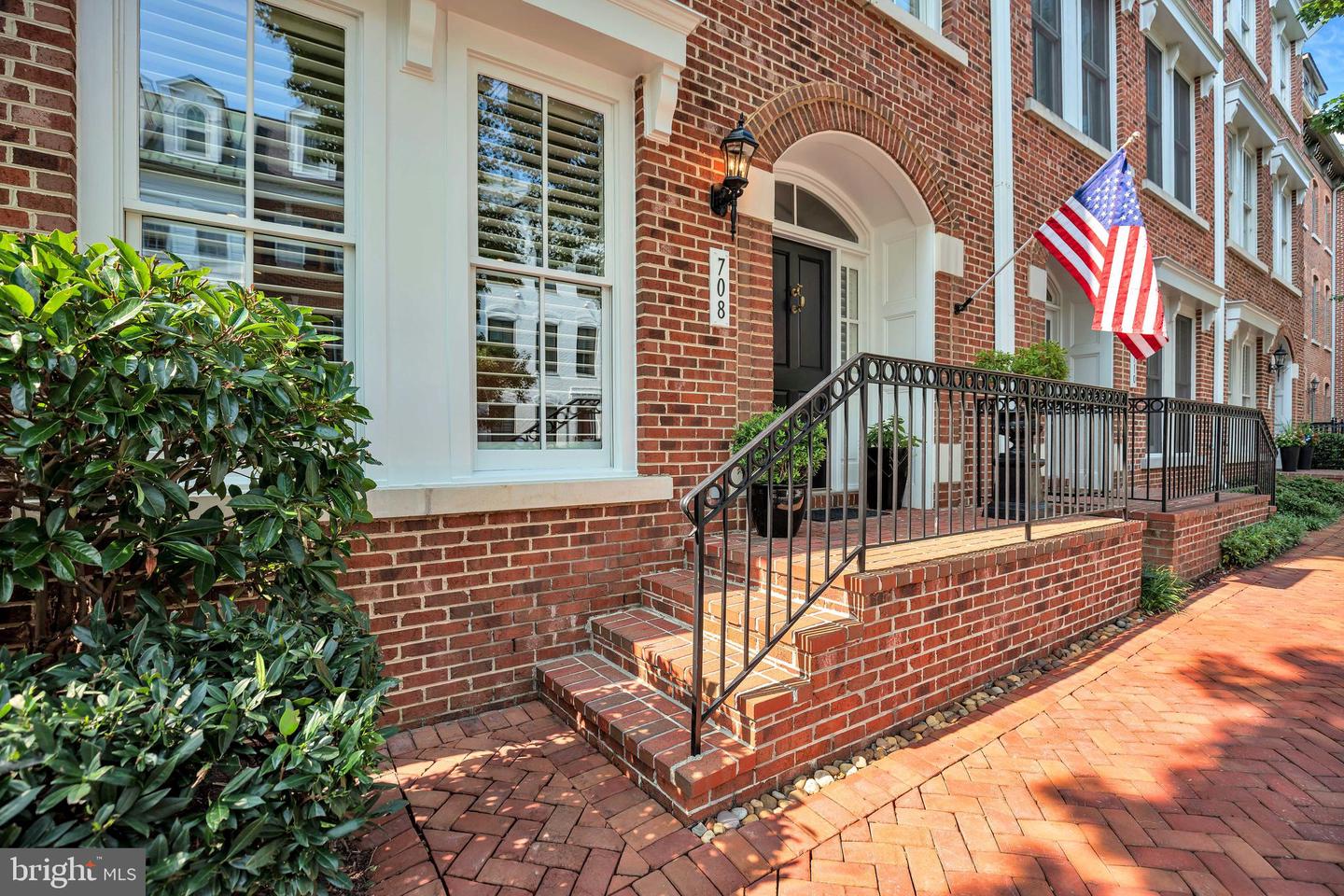 708 DAY LN, ALEXANDRIA, Virginia 22314, 4 Bedrooms Bedrooms, ,3 BathroomsBathrooms,Residential,For sale,708 DAY LN,VAAX2047708 MLS # VAAX2047708
