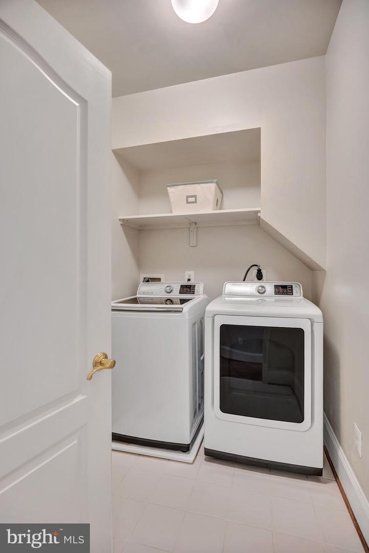 708 DAY LN, ALEXANDRIA, Virginia 22314, 4 Bedrooms Bedrooms, ,3 BathroomsBathrooms,Residential,For sale,708 DAY LN,VAAX2047708 MLS # VAAX2047708