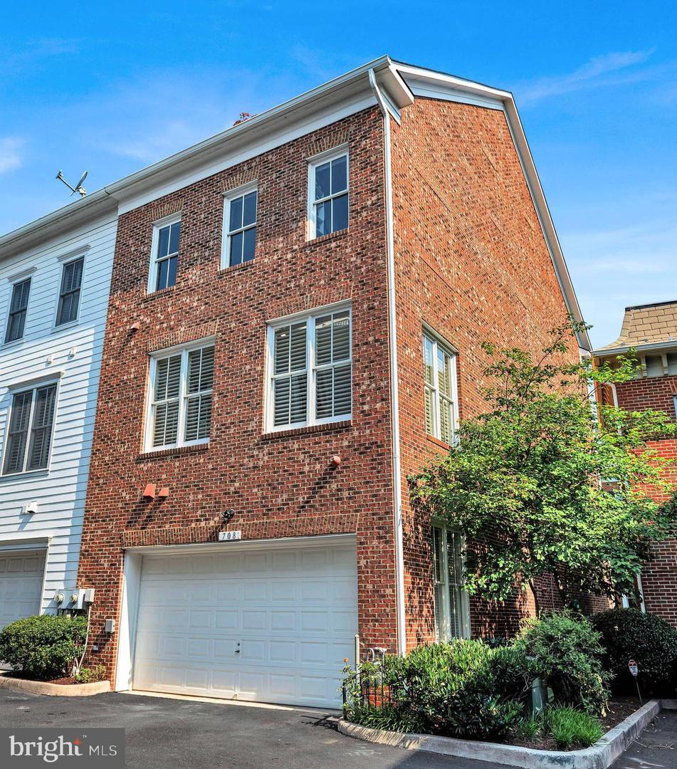 708 DAY LN, ALEXANDRIA, Virginia 22314, 4 Bedrooms Bedrooms, ,3 BathroomsBathrooms,Residential,For sale,708 DAY LN,VAAX2047708 MLS # VAAX2047708