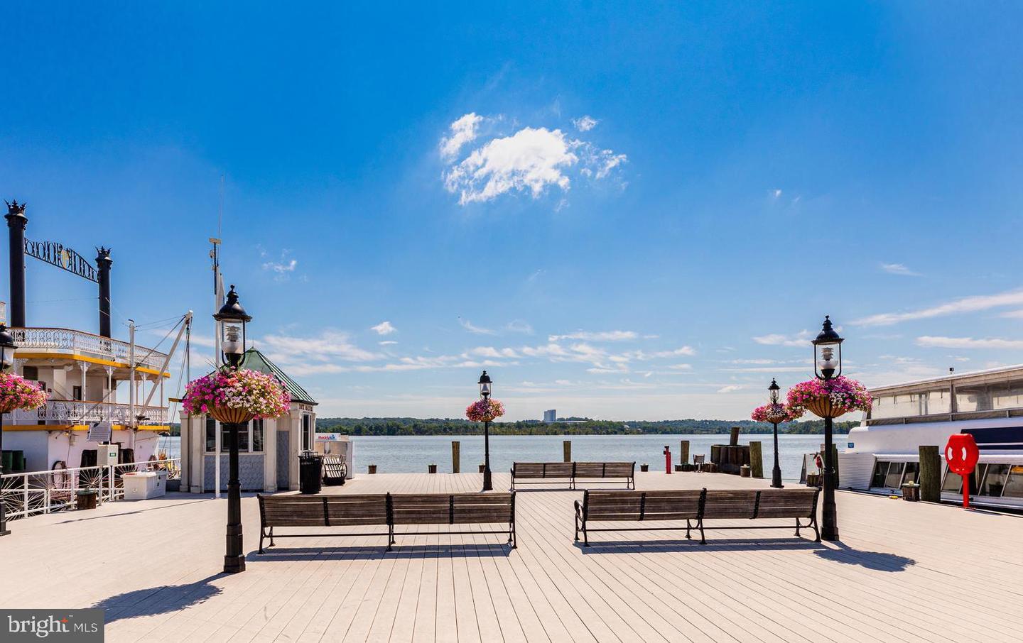 708 DAY LN, ALEXANDRIA, Virginia 22314, 4 Bedrooms Bedrooms, ,3 BathroomsBathrooms,Residential,For sale,708 DAY LN,VAAX2047708 MLS # VAAX2047708