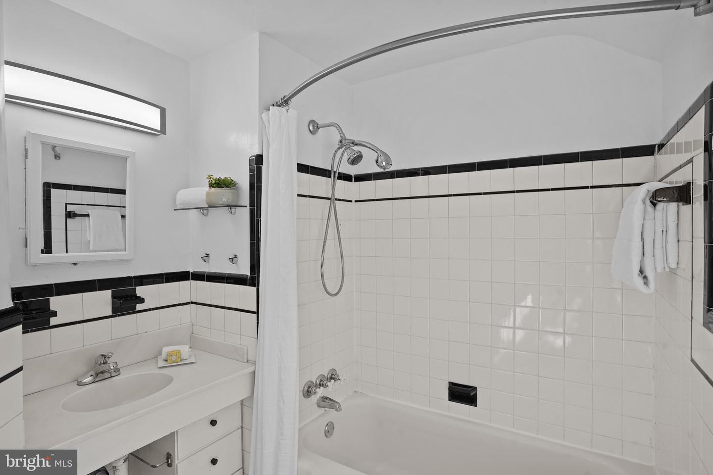 4208 23RD ST N, ARLINGTON, Virginia 22207, 3 Bedrooms Bedrooms, ,3 BathroomsBathrooms,Residential,For sale,4208 23RD ST N,VAAR2061302 MLS # VAAR2061302