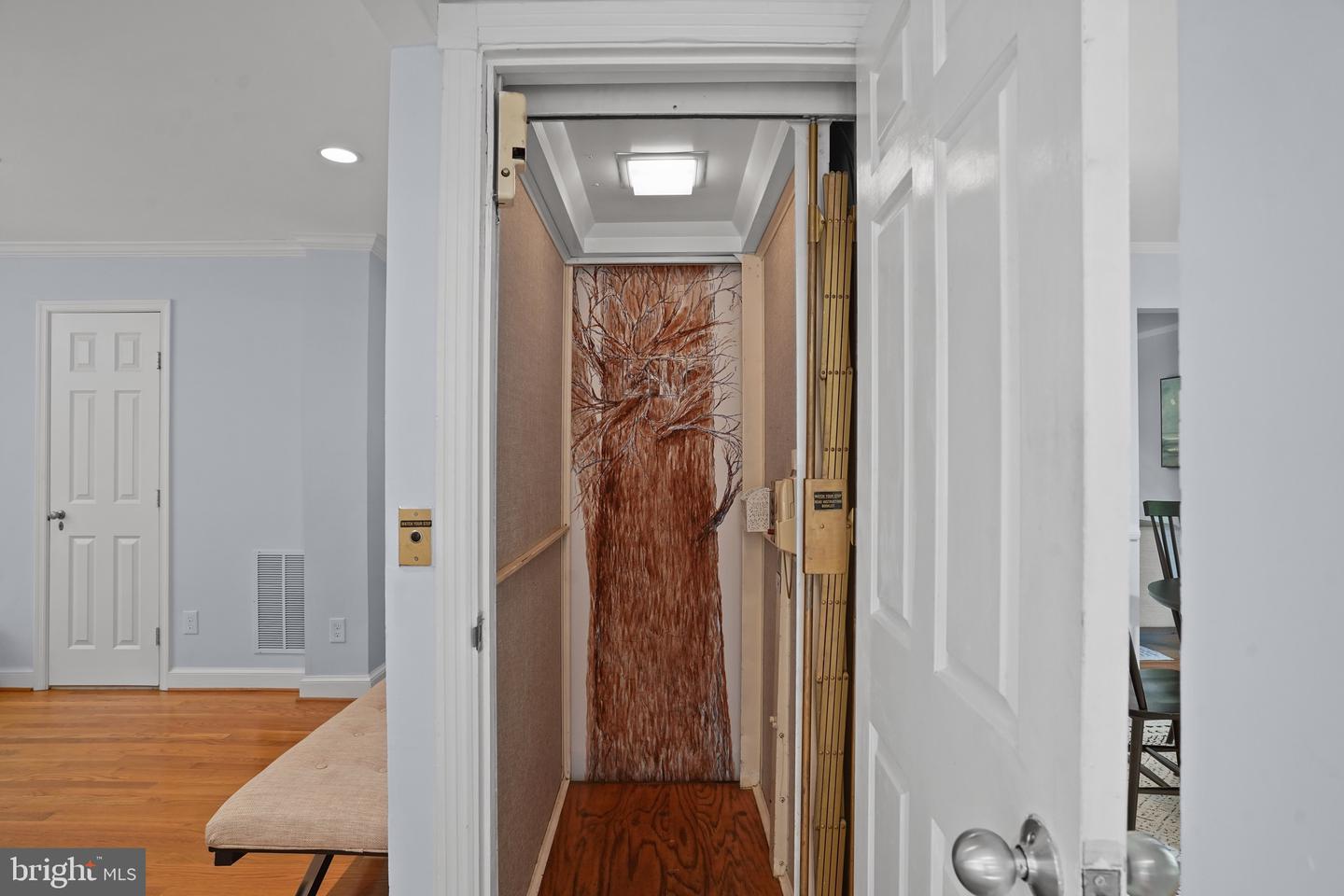 4208 23RD ST N, ARLINGTON, Virginia 22207, 3 Bedrooms Bedrooms, ,3 BathroomsBathrooms,Residential,For sale,4208 23RD ST N,VAAR2061302 MLS # VAAR2061302