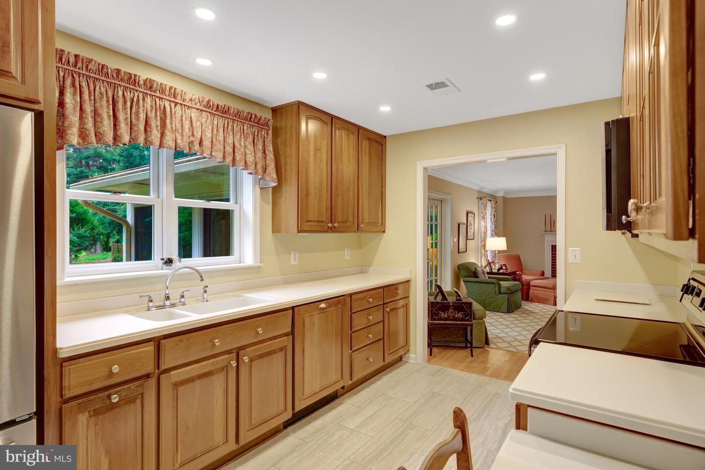2201 LYDIA PL, VIENNA, Virginia 22181, 5 Bedrooms Bedrooms, 4 Rooms Rooms,3 BathroomsBathrooms,Residential,For sale,2201 LYDIA PL,VAFX2258356 MLS # VAFX2258356