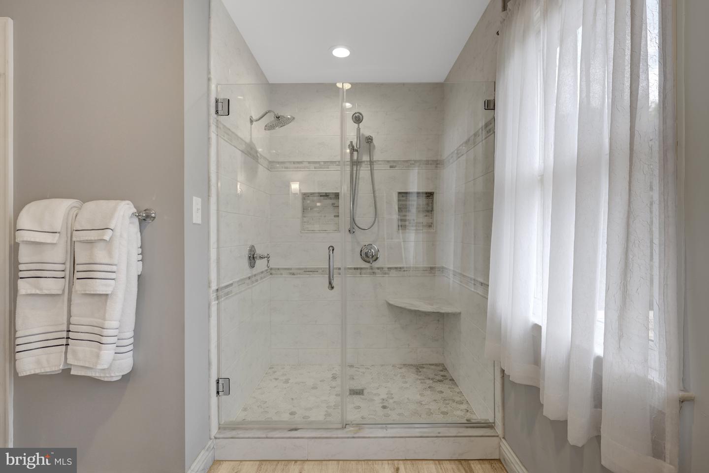 2201 LYDIA PL, VIENNA, Virginia 22181, 5 Bedrooms Bedrooms, 4 Rooms Rooms,3 BathroomsBathrooms,Residential,For sale,2201 LYDIA PL,VAFX2258356 MLS # VAFX2258356