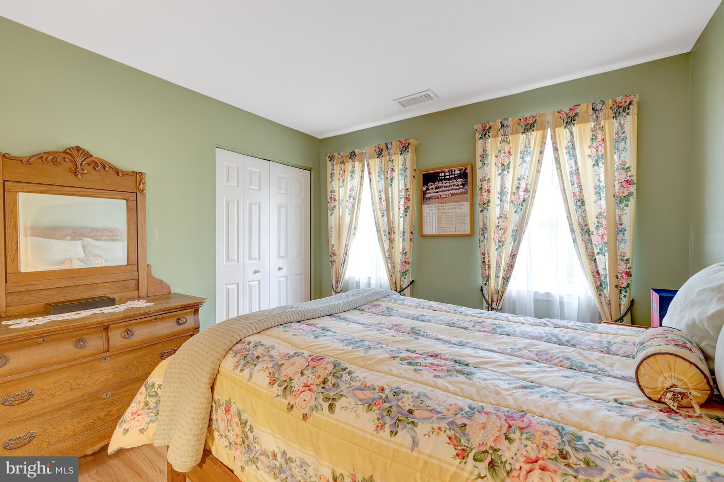 2201 LYDIA PL, VIENNA, Virginia 22181, 5 Bedrooms Bedrooms, 4 Rooms Rooms,3 BathroomsBathrooms,Residential,For sale,2201 LYDIA PL,VAFX2258356 MLS # VAFX2258356