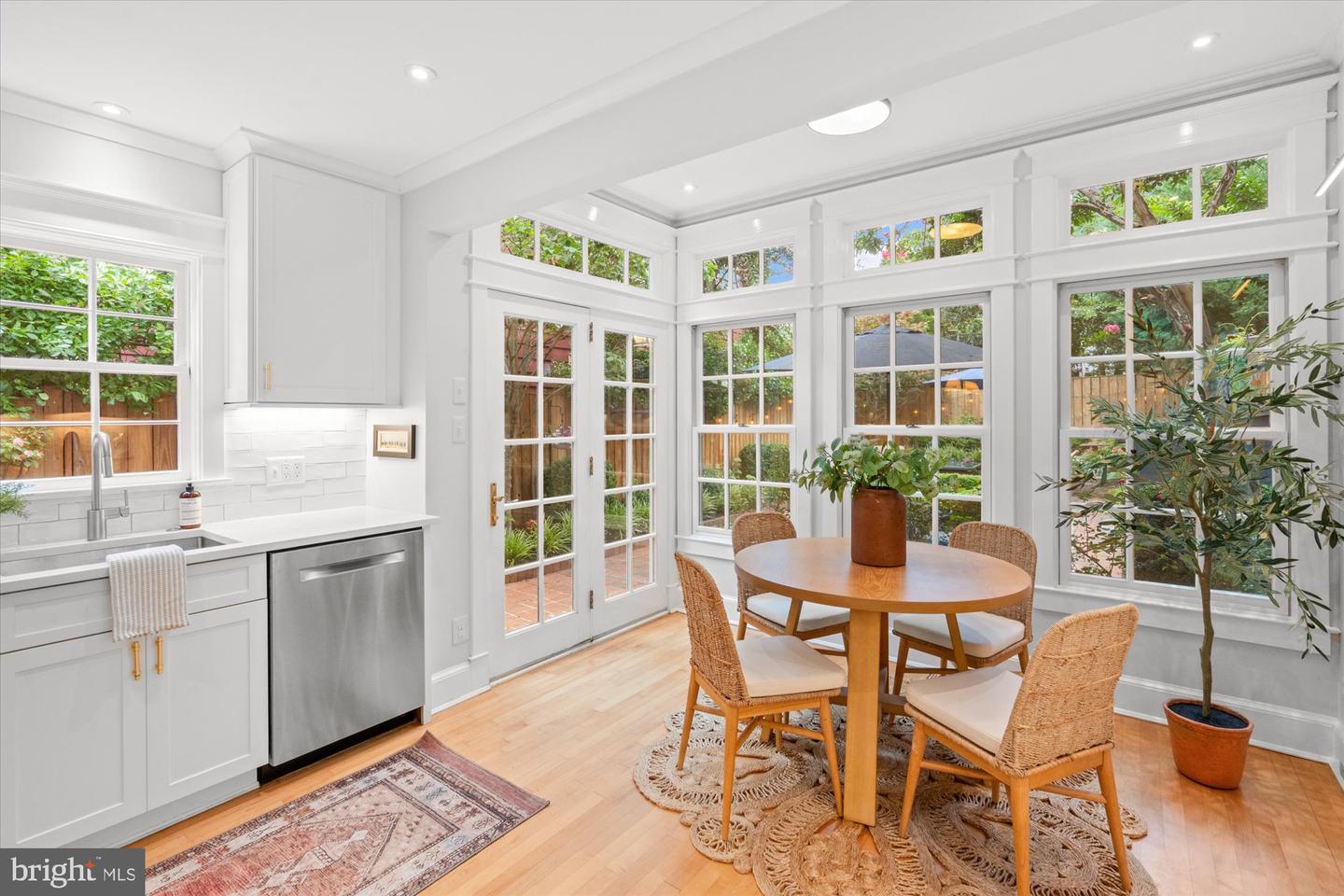 416 S ROYAL ST, ALEXANDRIA, Virginia 22314, 3 Bedrooms Bedrooms, ,1 BathroomBathrooms,Residential,For sale,416 S ROYAL ST,VAAX2048058 MLS # VAAX2048058