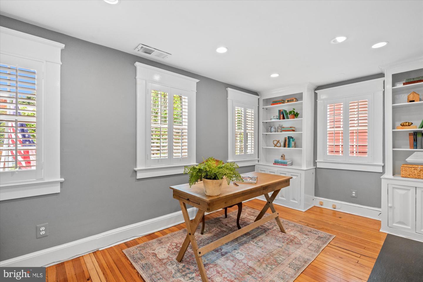416 S ROYAL ST, ALEXANDRIA, Virginia 22314, 3 Bedrooms Bedrooms, ,1 BathroomBathrooms,Residential,For sale,416 S ROYAL ST,VAAX2048058 MLS # VAAX2048058