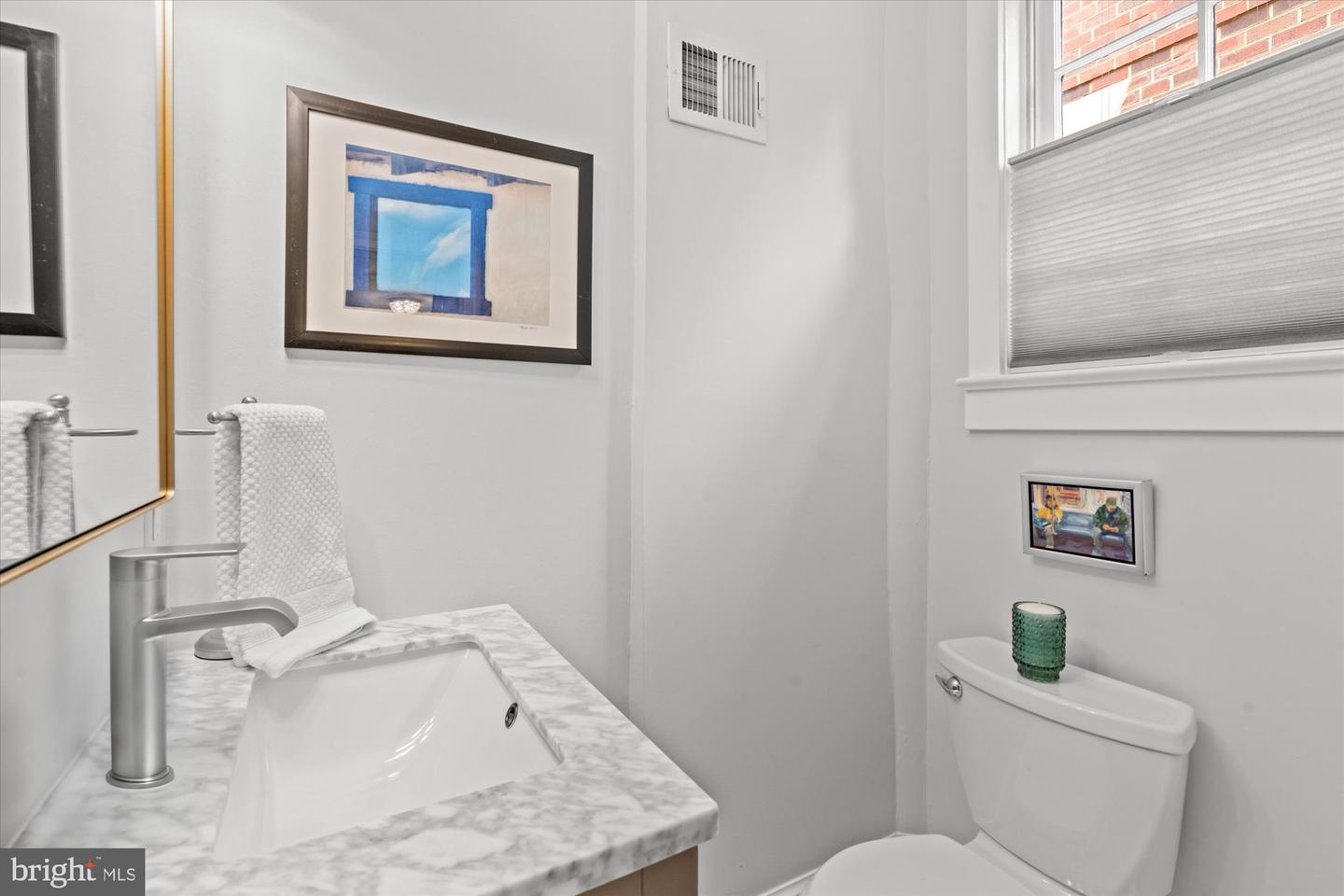416 S ROYAL ST, ALEXANDRIA, Virginia 22314, 3 Bedrooms Bedrooms, ,1 BathroomBathrooms,Residential,For sale,416 S ROYAL ST,VAAX2048058 MLS # VAAX2048058