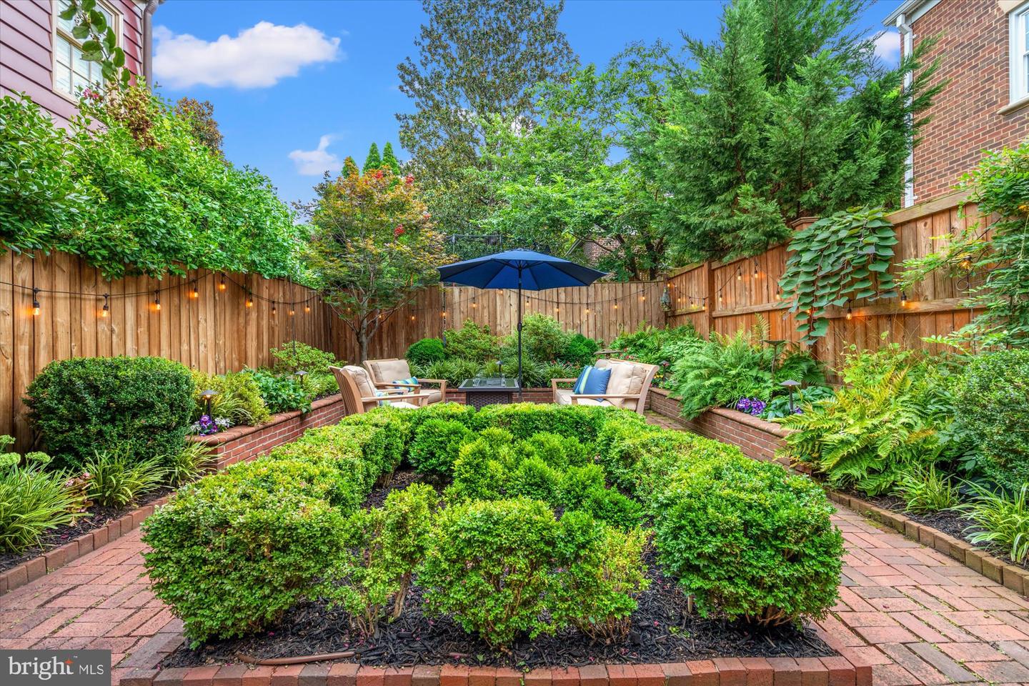 416 S ROYAL ST, ALEXANDRIA, Virginia 22314, 3 Bedrooms Bedrooms, ,1 BathroomBathrooms,Residential,For sale,416 S ROYAL ST,VAAX2048058 MLS # VAAX2048058